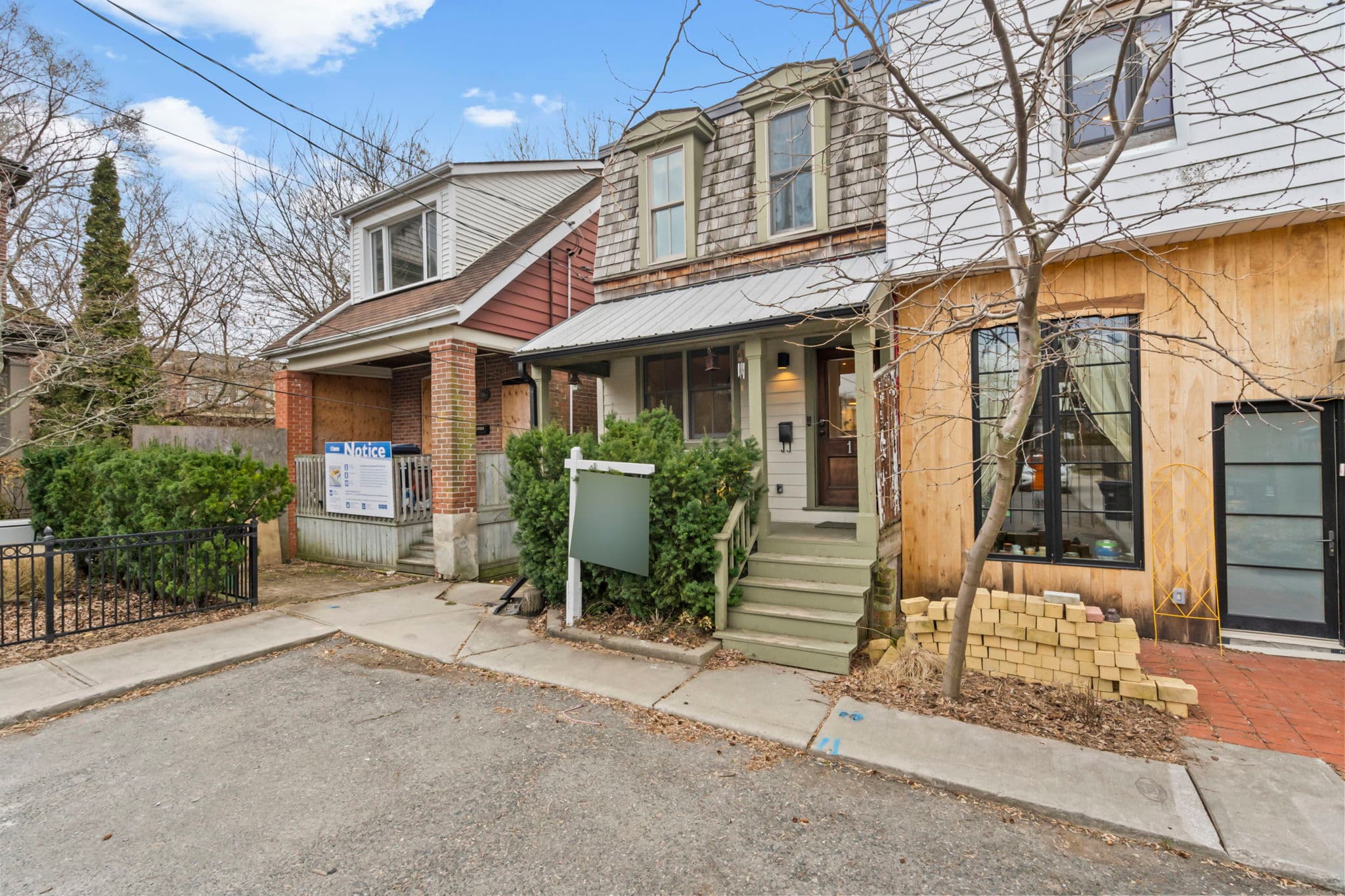 1 Buller Ave Toronto, ON M4L 1B9