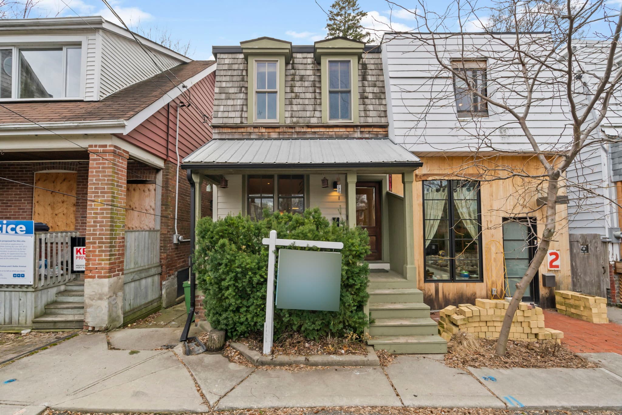 1 Buller Ave Toronto, ON M4L 1B9