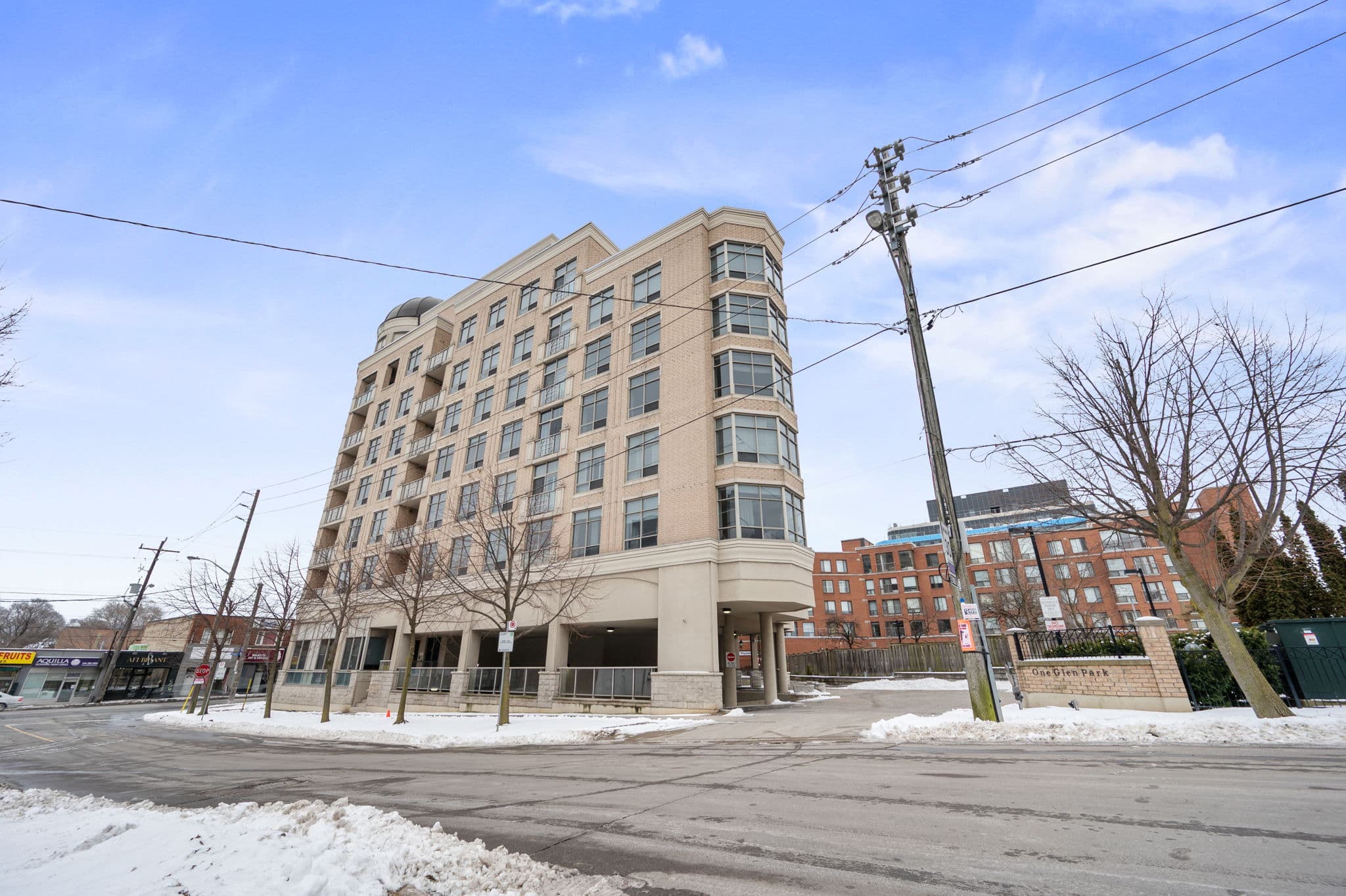 1 Glen Park Ave Unit 201 Toronto, ON M6B 4M5