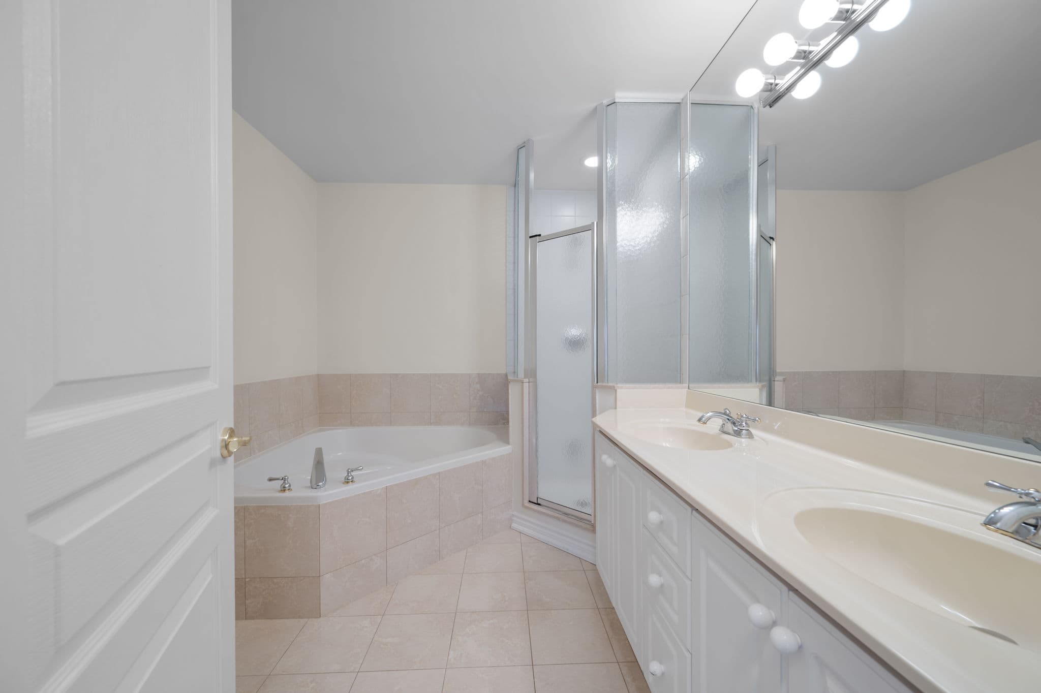 1 Glen Park Ave Unit 201 Toronto, ON M6B 4M5