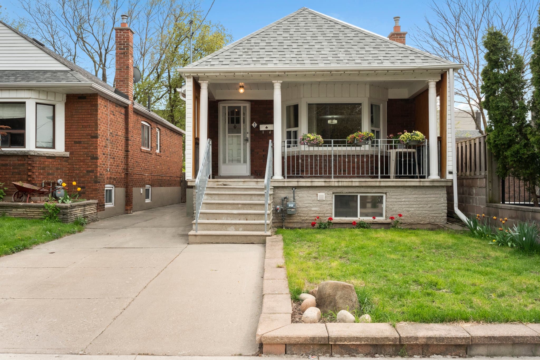 1 Gowan Ave Toronto, ON M4K 2E4