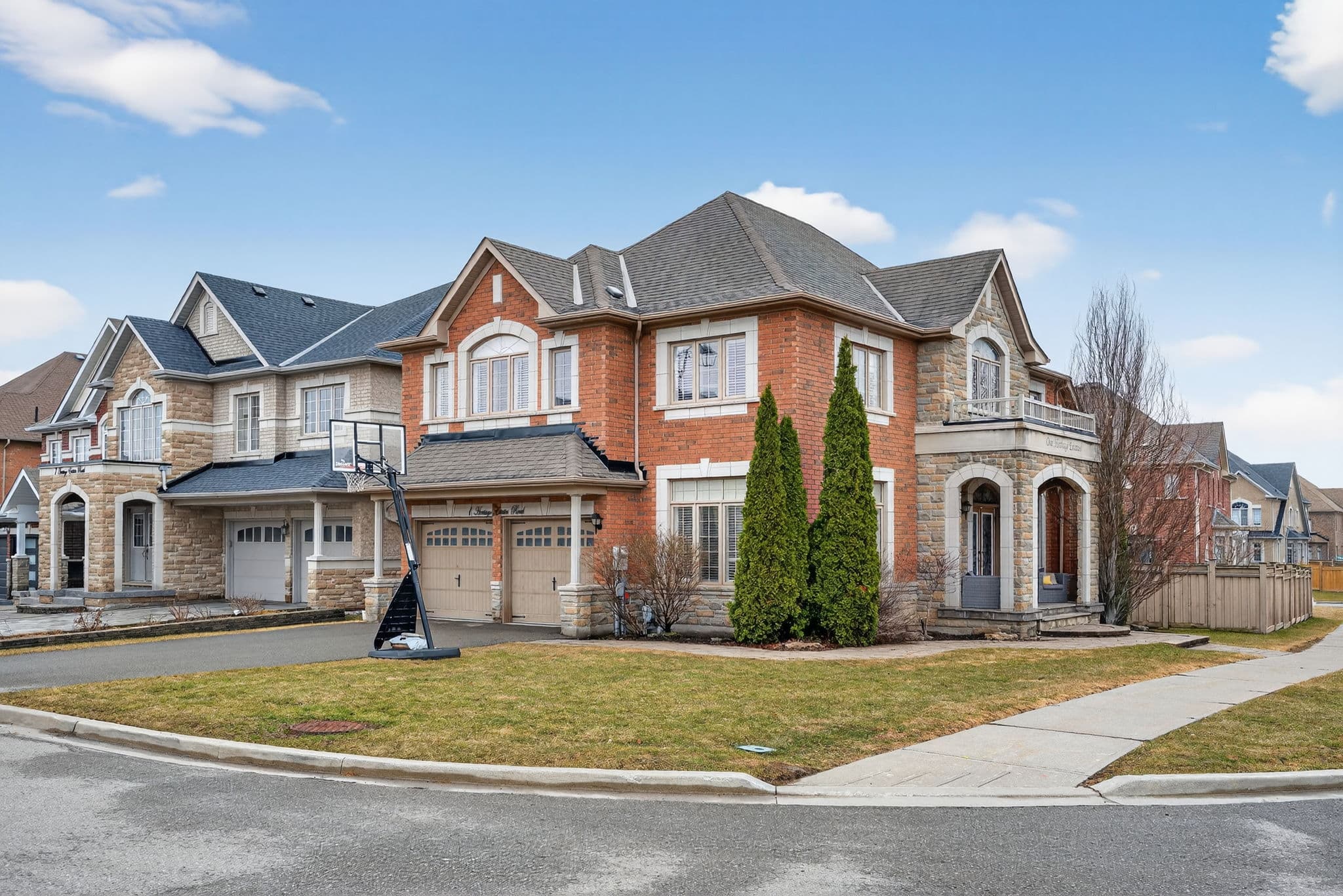 1 Heritage Estates Rd Vaughan, ON L6A 4J7