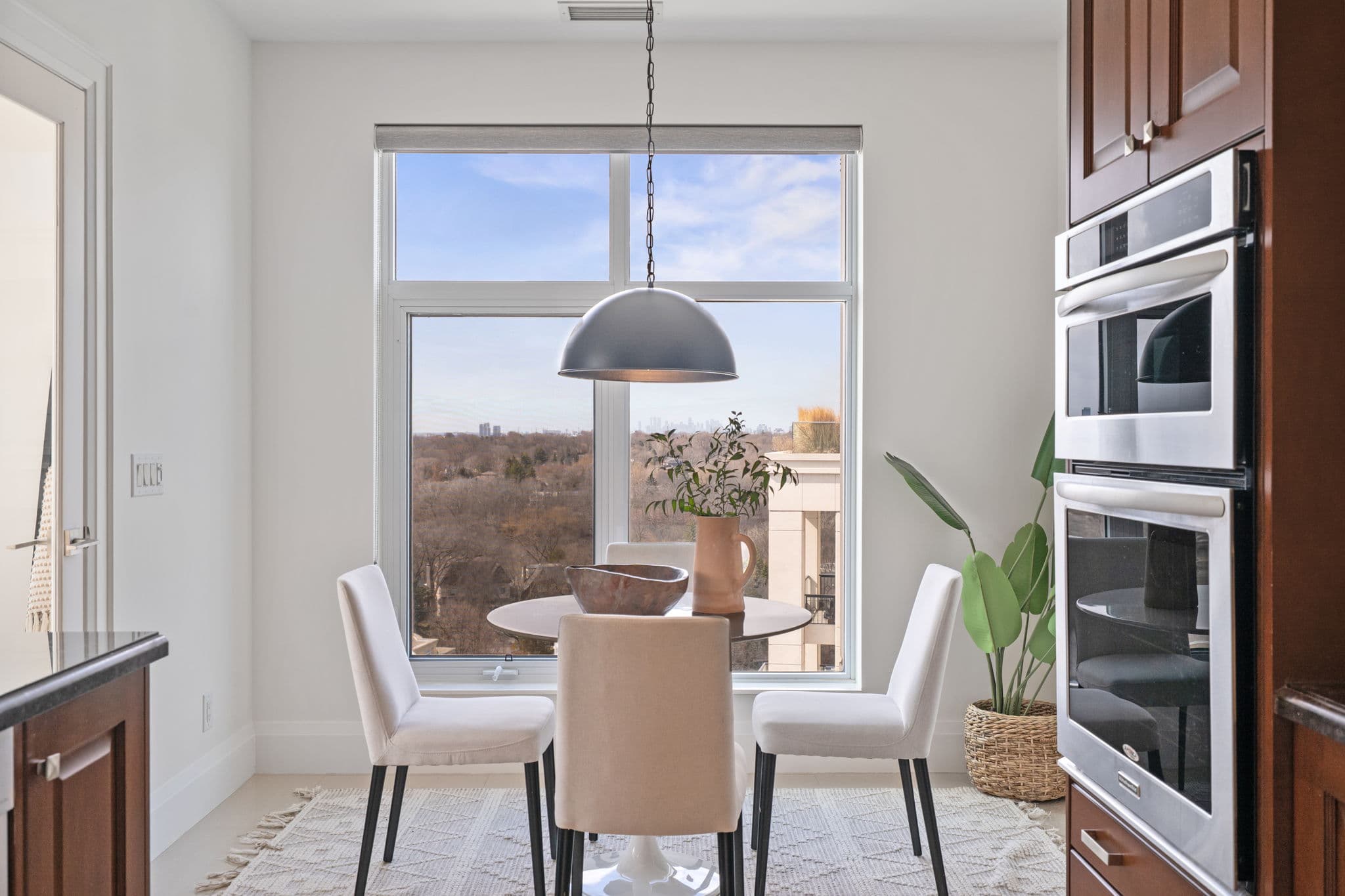 1 Old Mill Dr Unit 1121 Toronto, ON M6S 0A1