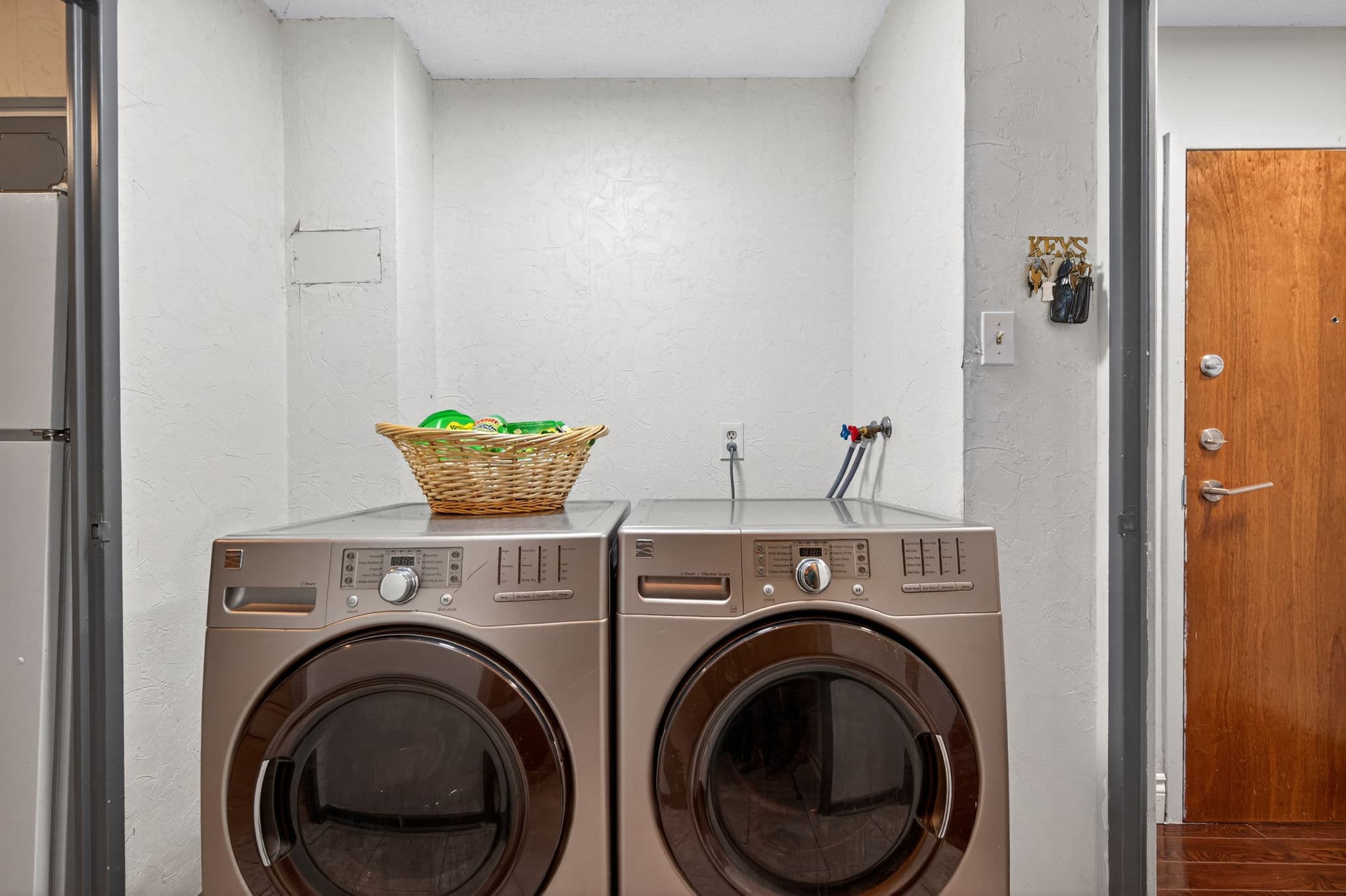 1 Royal Orchard Blvd Unit 102 Markham, ON L3T 3C1