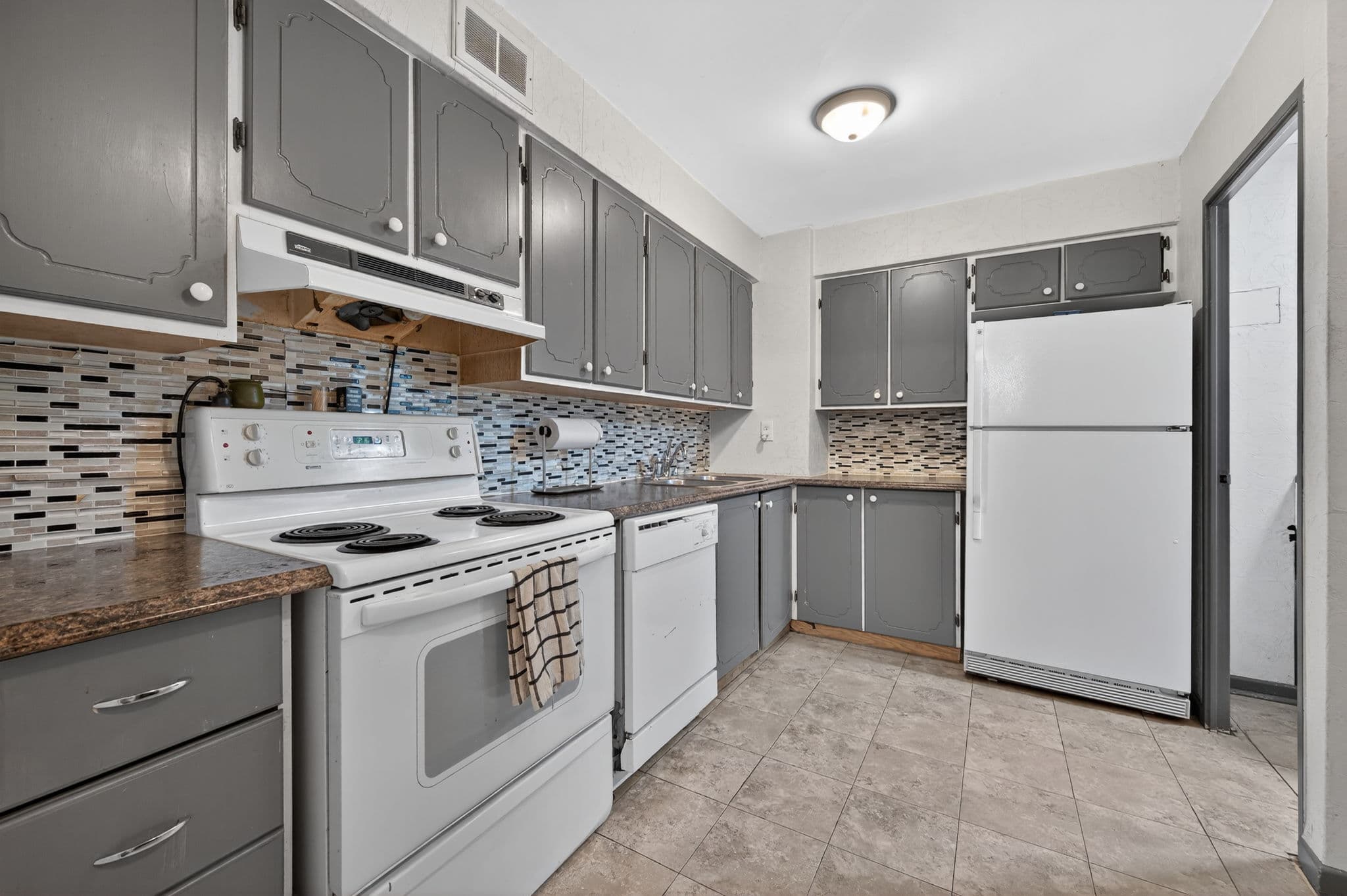 1 Royal Orchard Blvd Unit 102 Markham, ON L3T 3C1