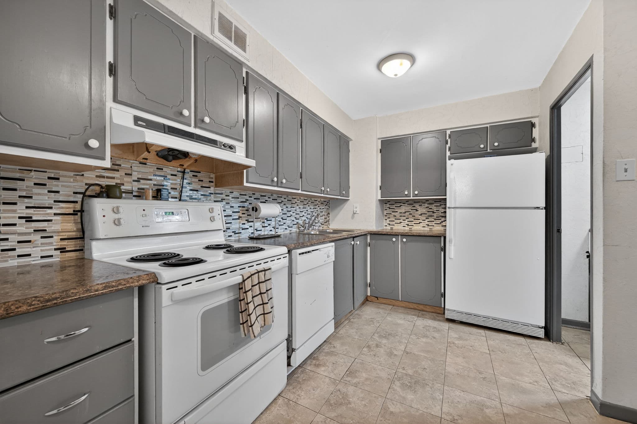 1 Royal Orchard Blvd Unit 102 Markham, ON L3T 3C1