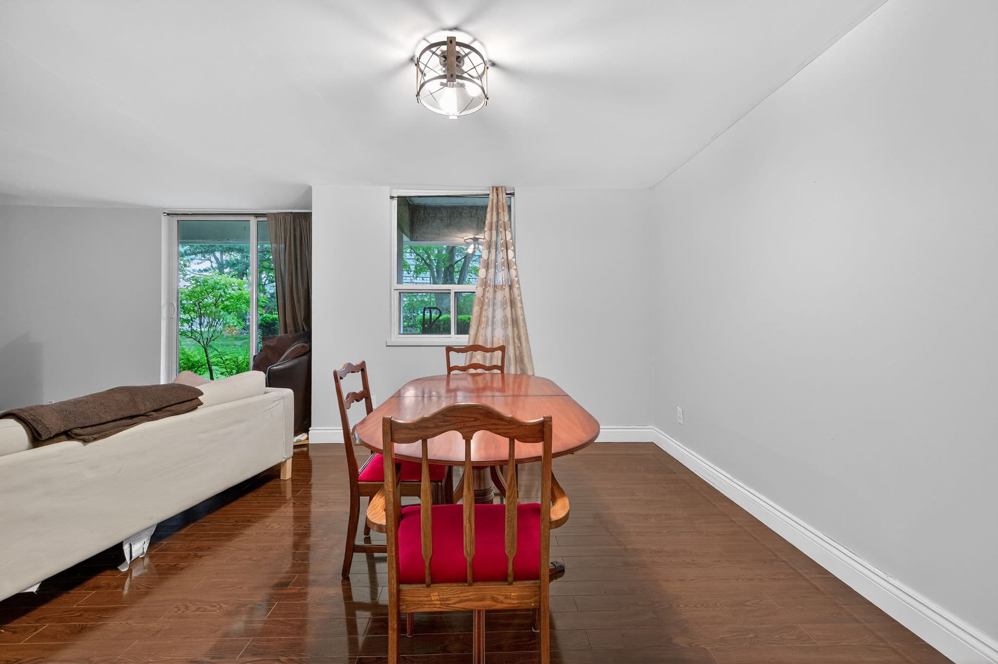 1 Royal Orchard Blvd Unit 102 Markham, ON L3T 3C1