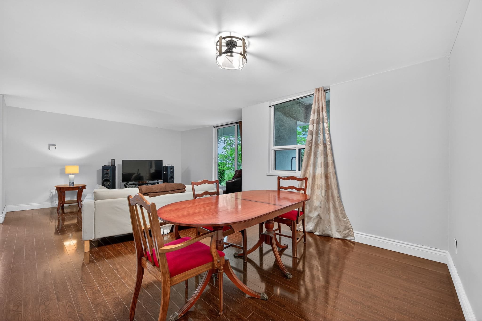 1 Royal Orchard Blvd Unit 102 Markham, ON L3T 3C1
