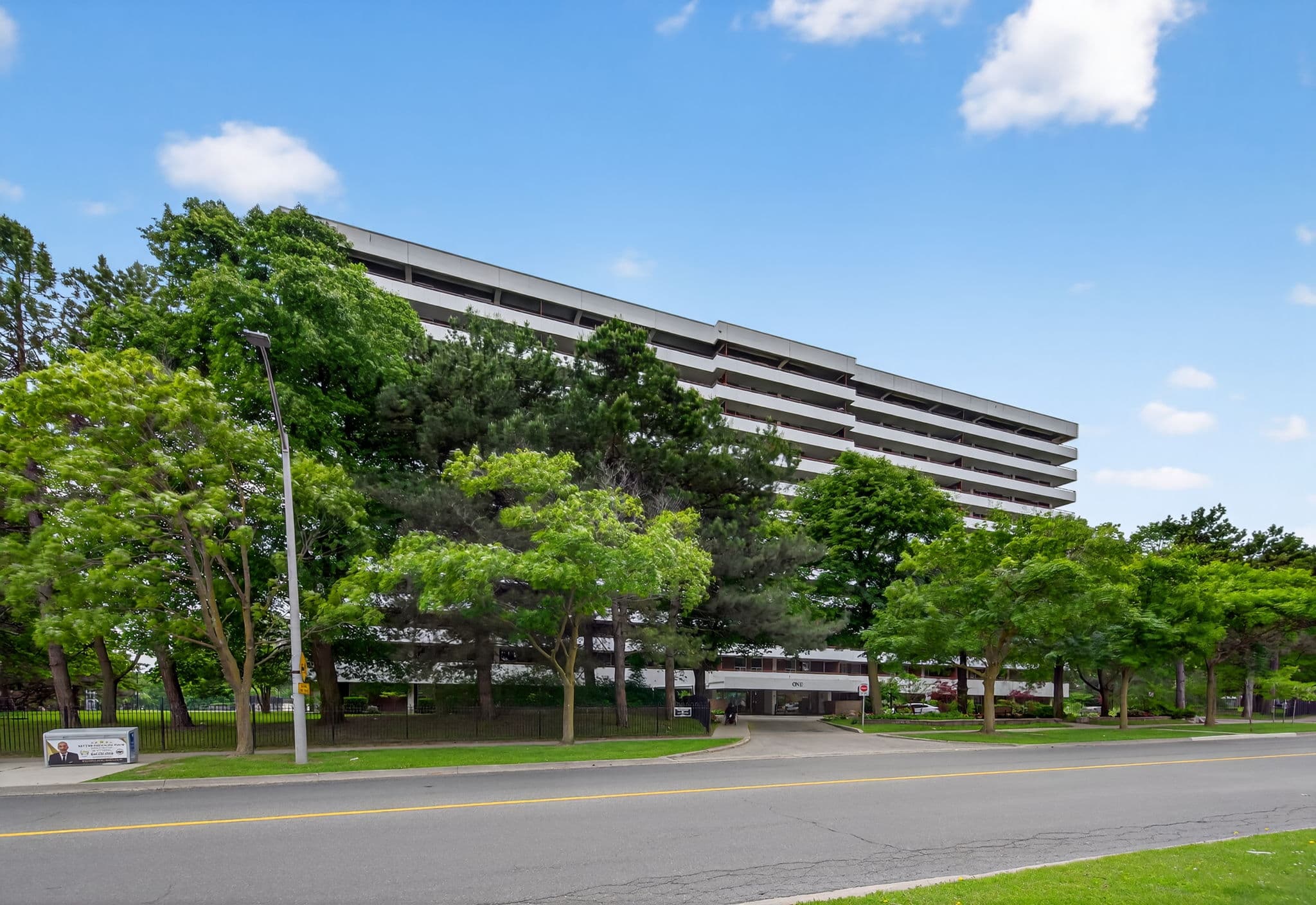 1 Royal Orchard Blvd Unit 102 Markham, ON L3T 3C1