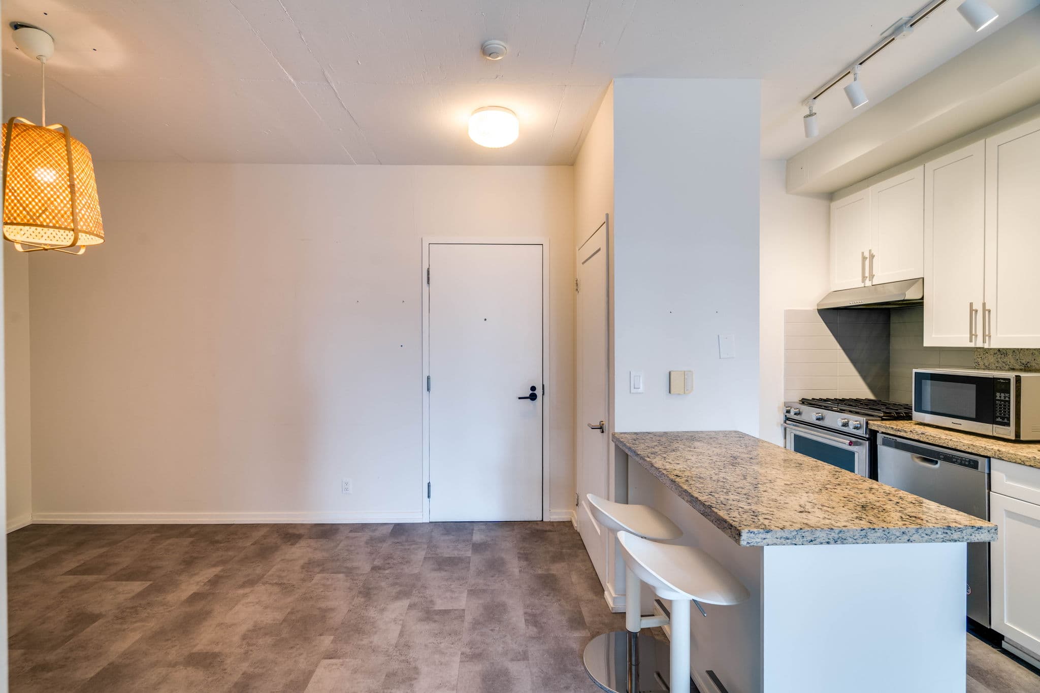 1 Shaw St Unit 613 Toronto, ON M6K 0A1