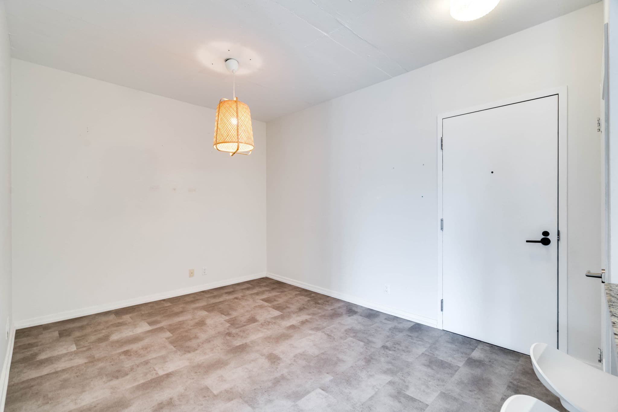 1 Shaw St Unit 613 Toronto, ON M6K 0A1