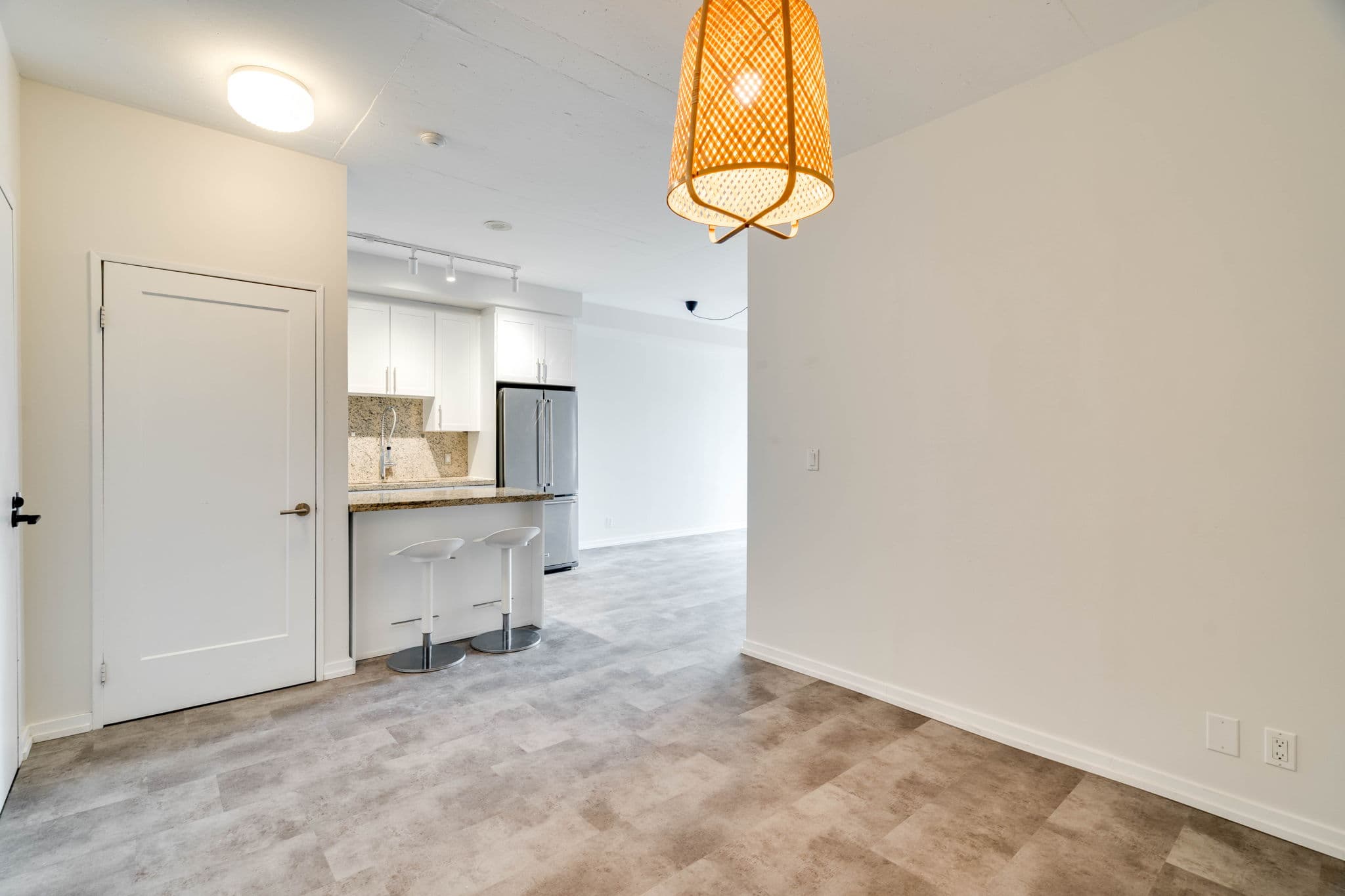 1 Shaw St Unit 613 Toronto, ON M6K 0A1