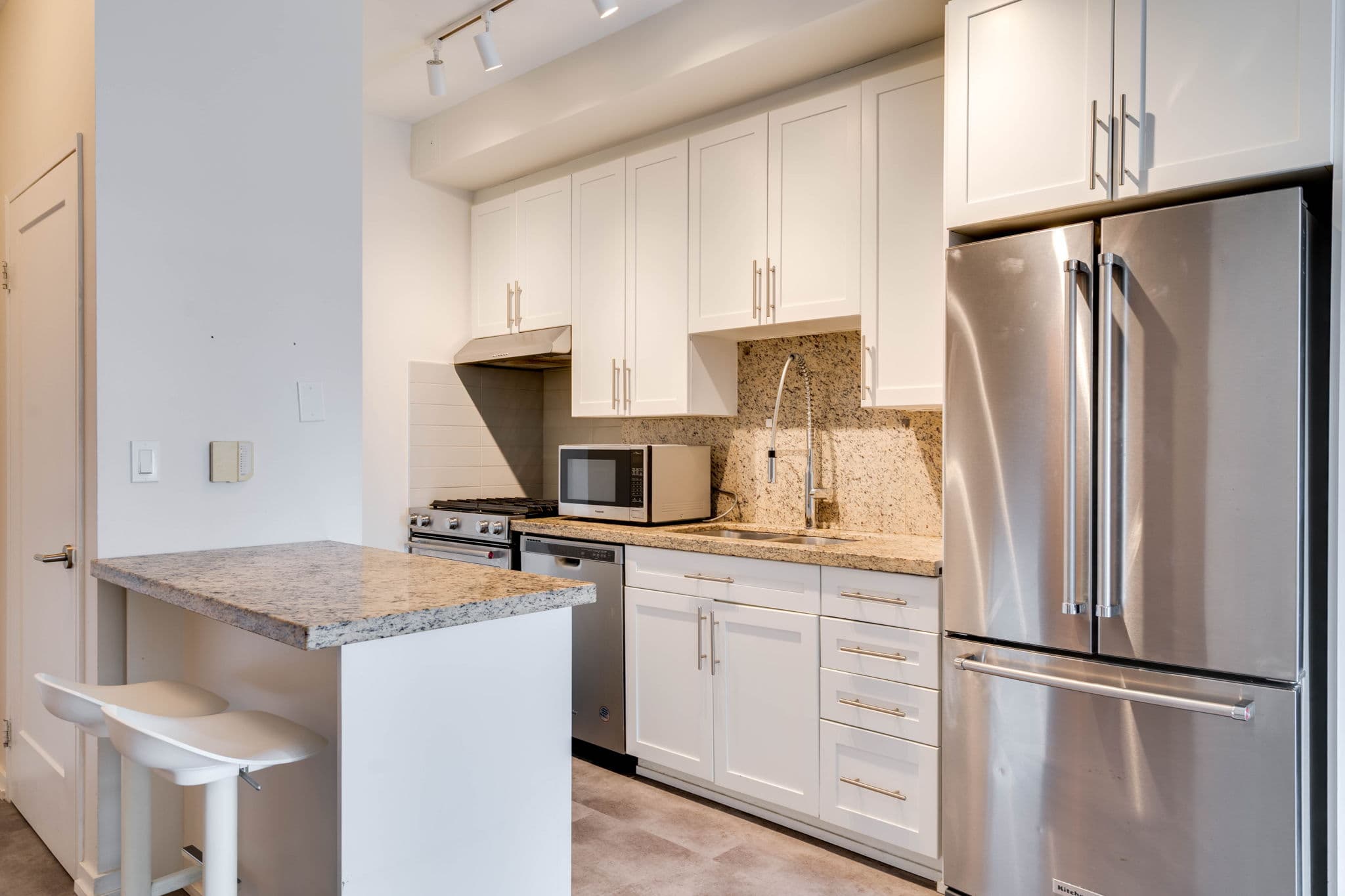 1 Shaw St Unit 613 Toronto, ON M6K 0A1