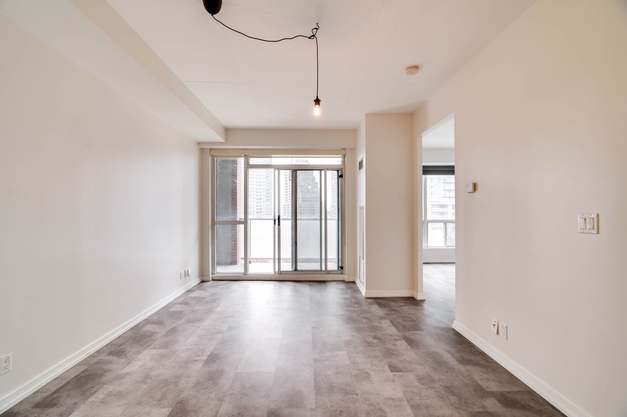 1 Shaw St Unit 613 Toronto, ON M6K 0A1
