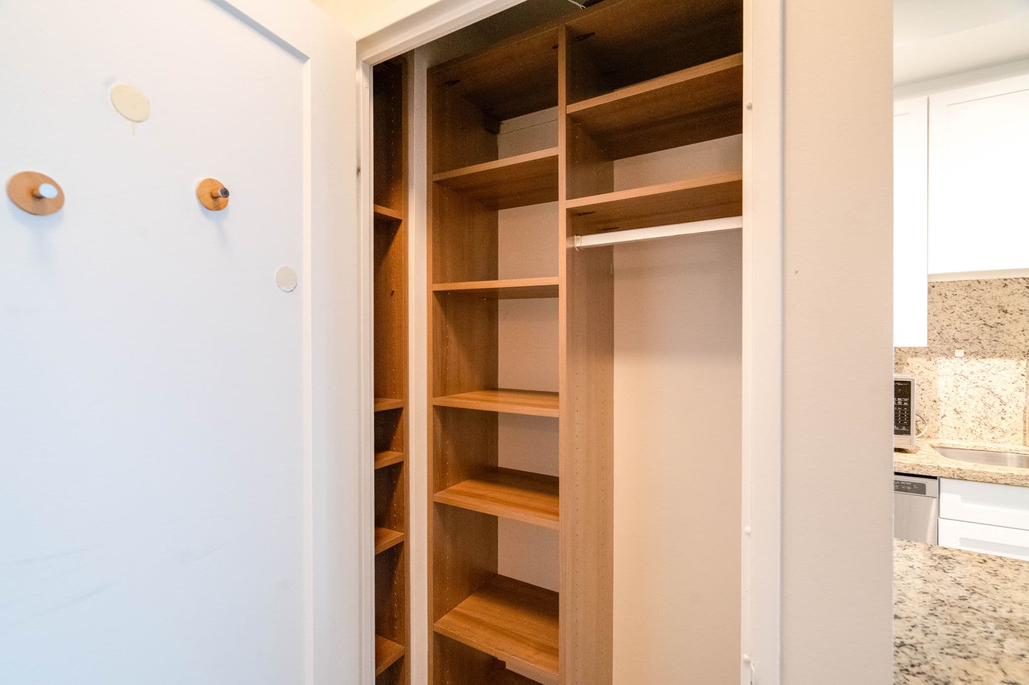 1 Shaw St Unit 613 Toronto, ON M6K 0A1