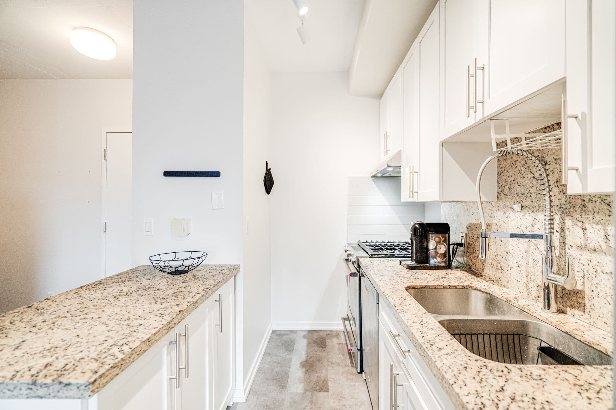 1 Shaw St Unit 613 Toronto, ON M6K 0A1