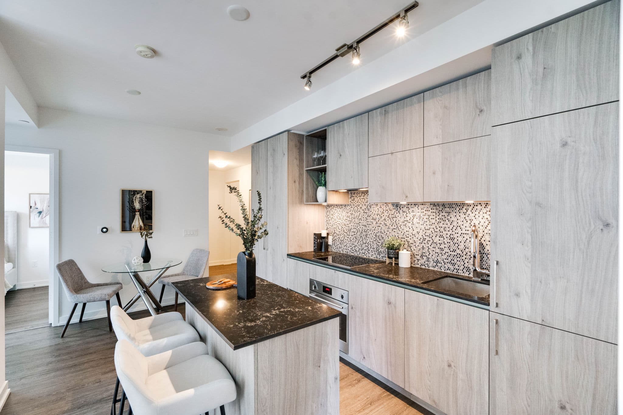 1 Yorkville Ave 802 Toronto, ON M4W 1L1