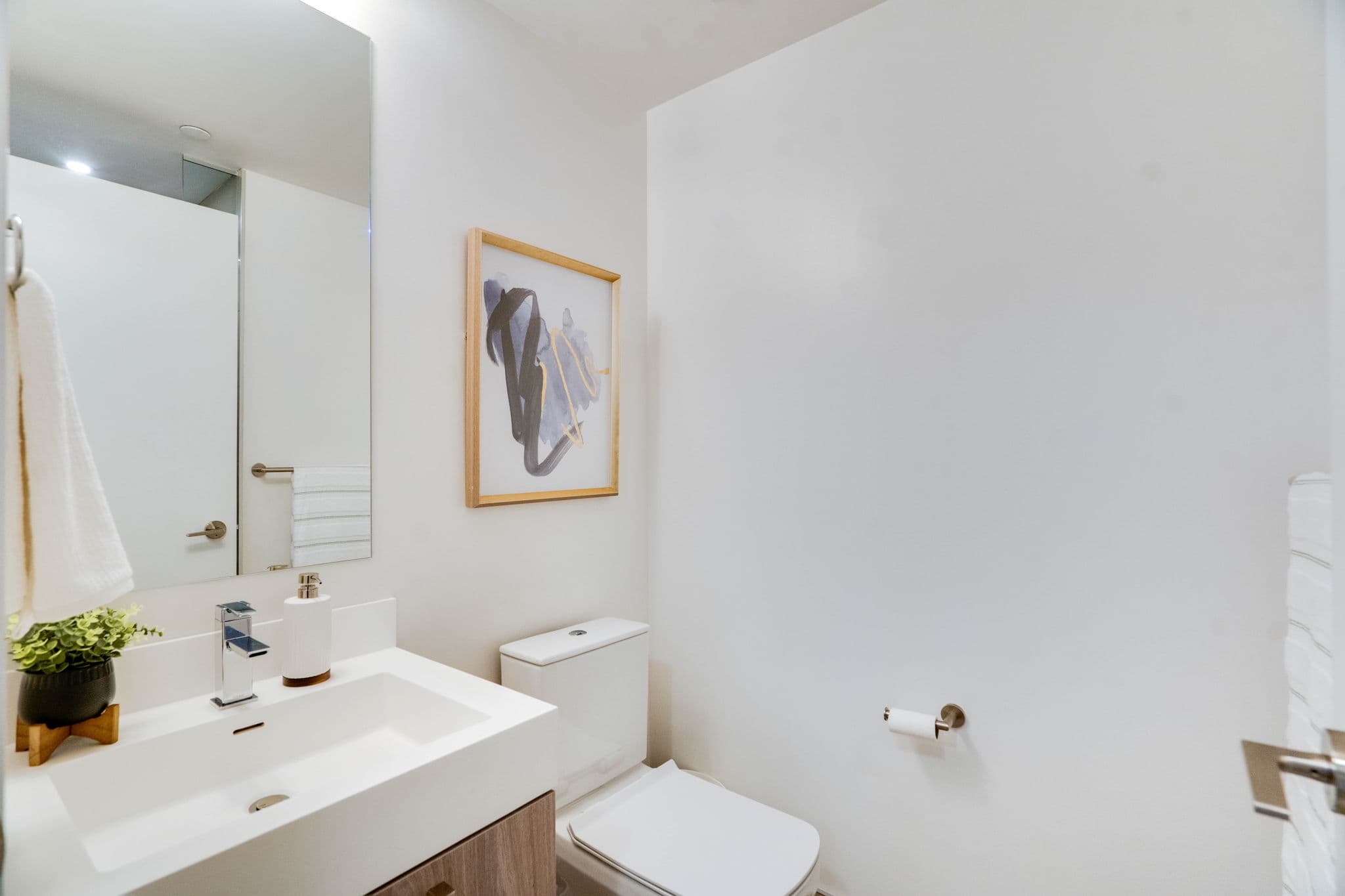 1 Yorkville Ave 802 Toronto, ON M4W 1L1