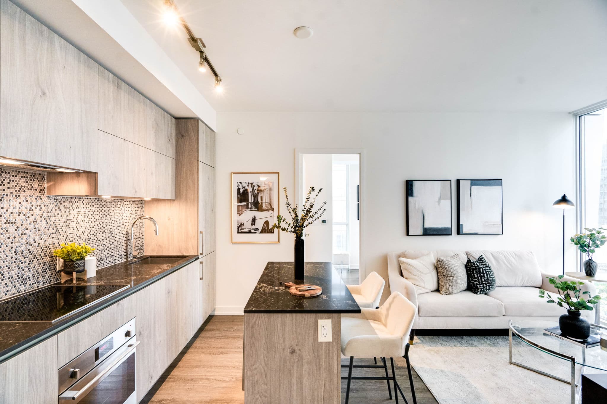 1 Yorkville Ave 802 Toronto, ON M4W 1L1