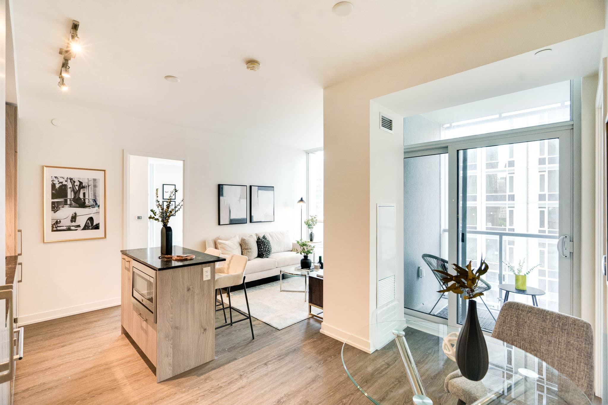 1 Yorkville Ave 802 Toronto, ON M4W 1L1