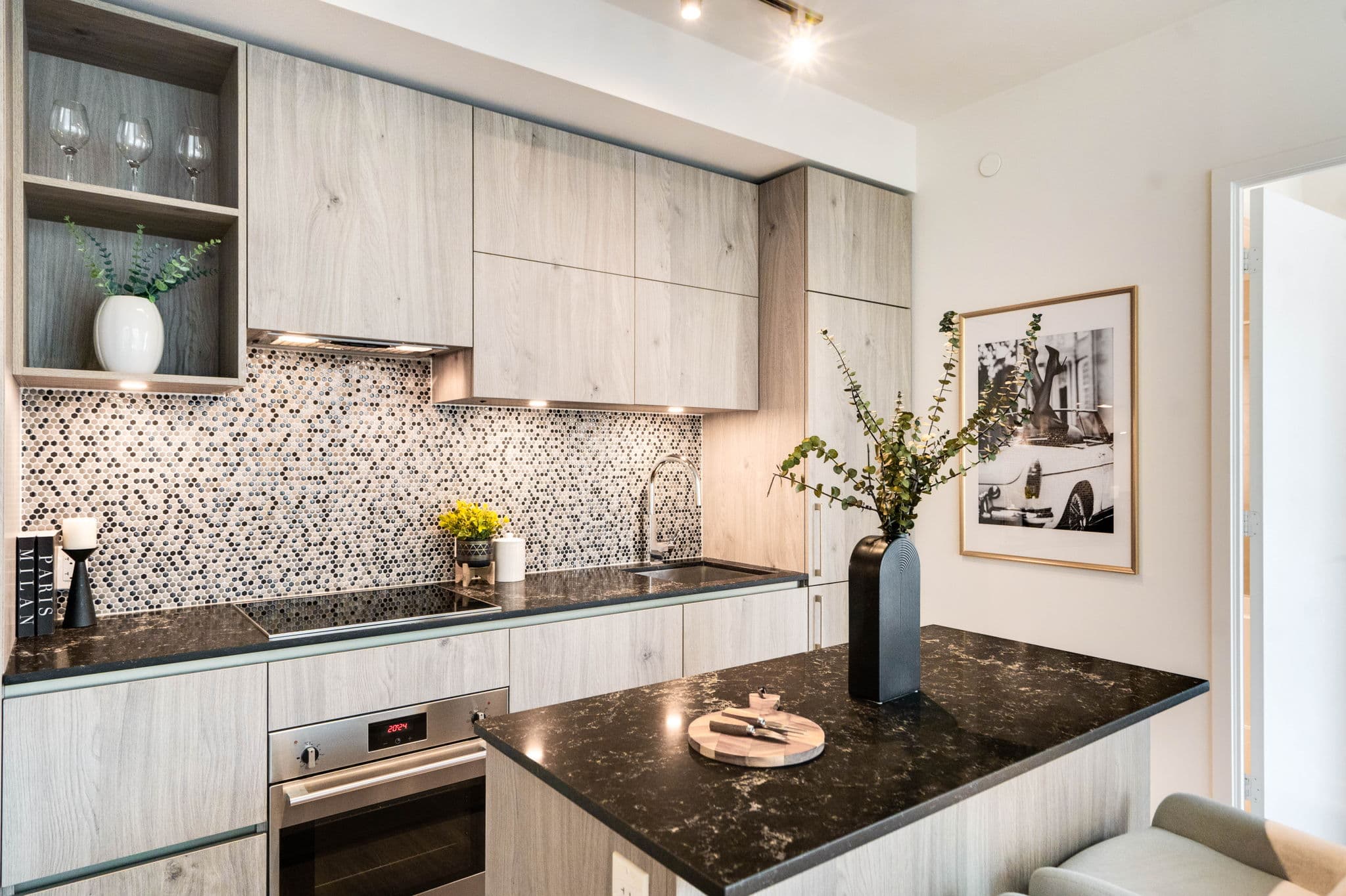 1 Yorkville Ave 802 Toronto, ON M4W 1L1