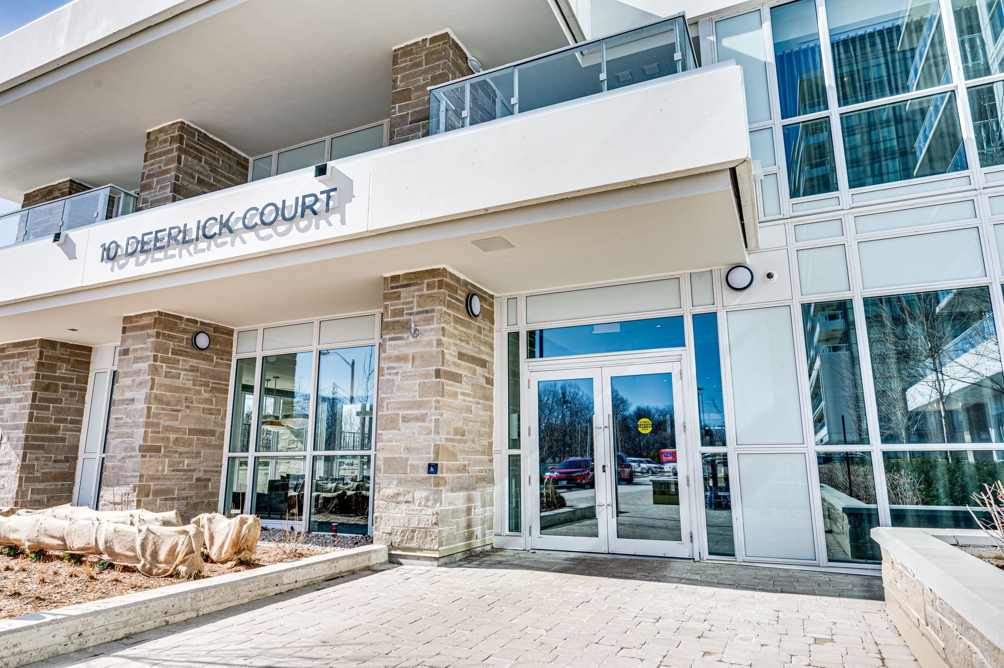 10 Deerlick Ct Unit 710 Toronto, ON M3A 1Y4