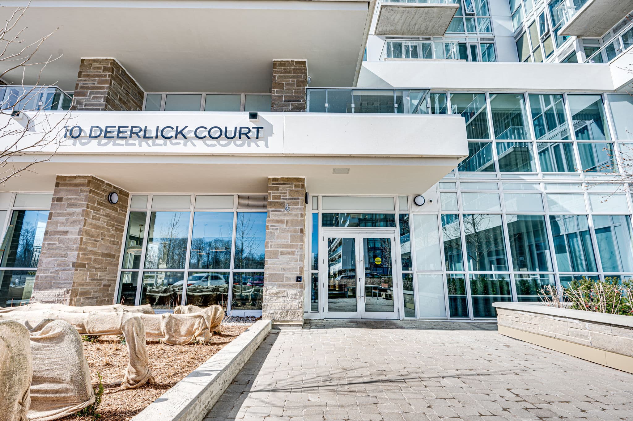 10 Deerlick Ct Unit 710 Toronto, ON M3A 1Y4