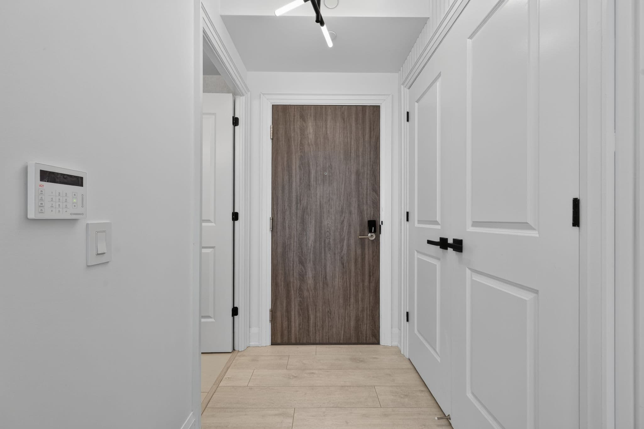 10 Gatineau Dr 1206 Vaughan, ON L4J 0L2