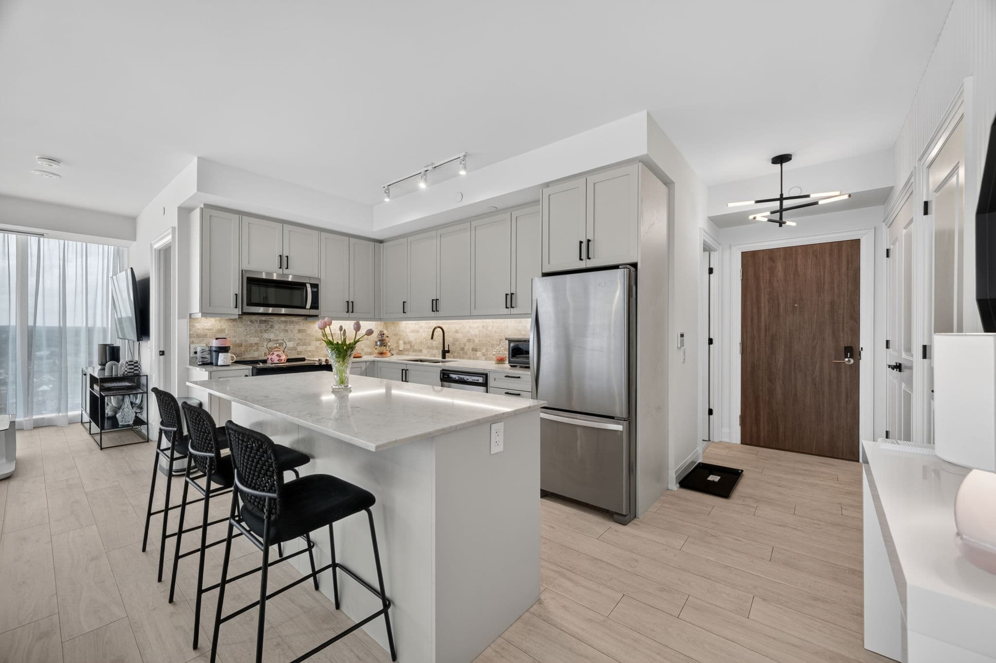 10 Gatineau Dr 1206 Vaughan, ON L4J 0L2