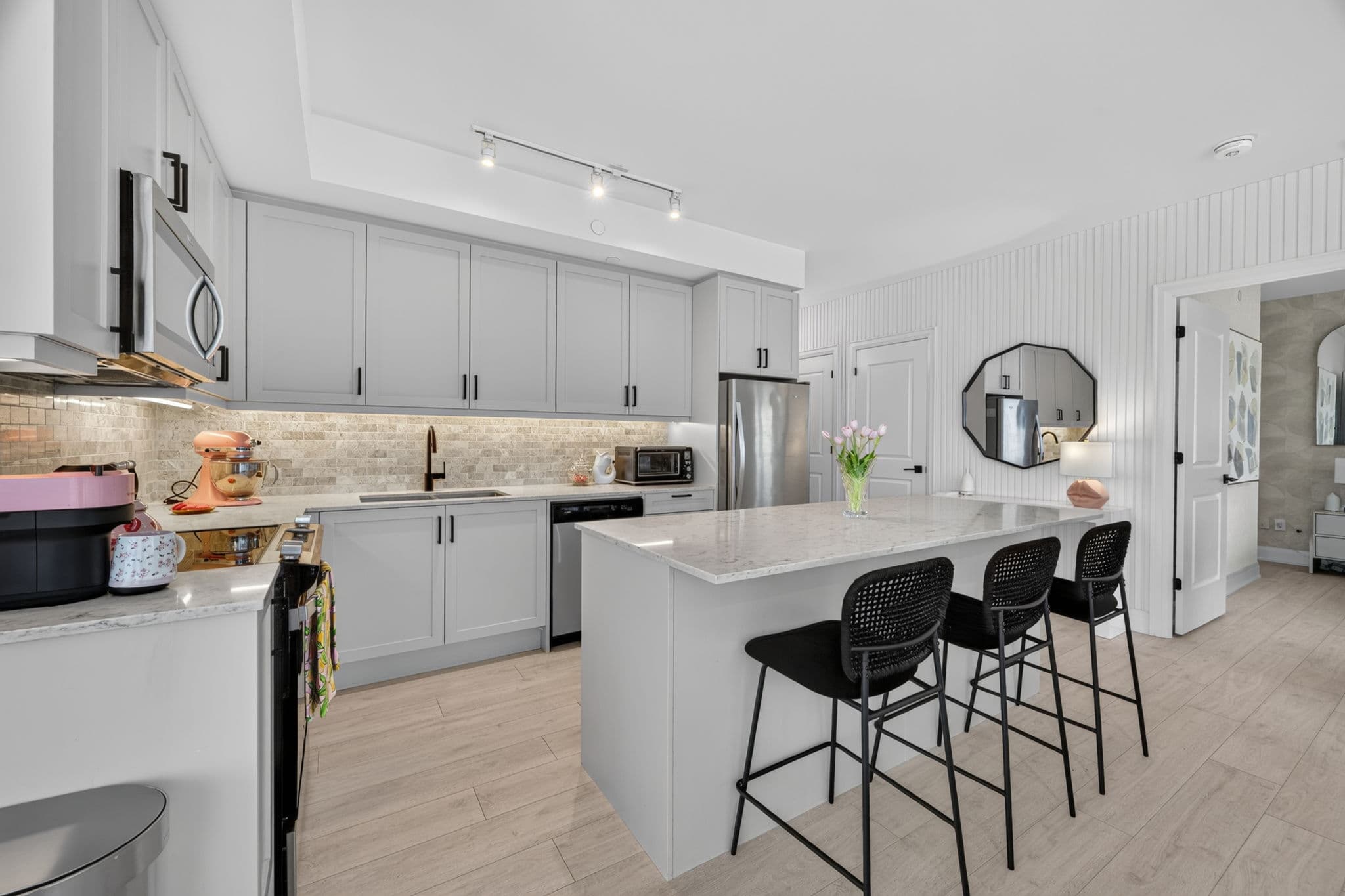 10 Gatineau Dr 1206 Vaughan, ON L4J 0L2