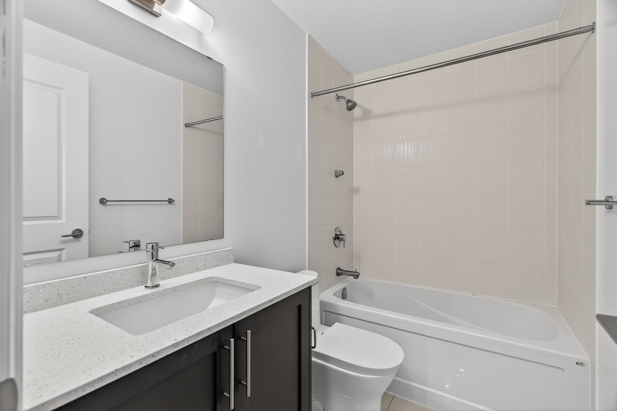 10 Gatineau Dr 208 Vaughan, ON L4L 0L2