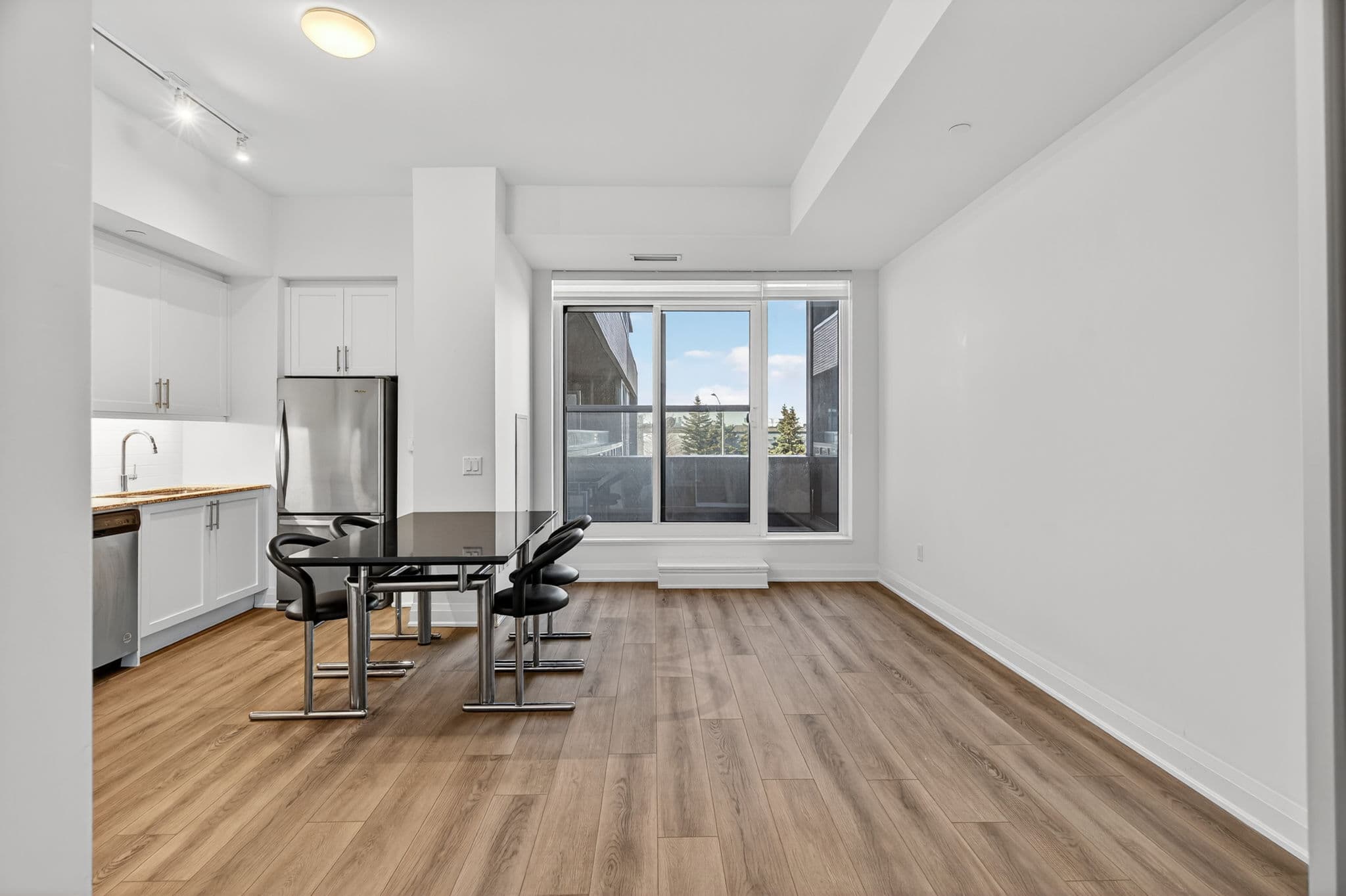 10 Gatineau Dr 208 Vaughan, ON L4L 0L2