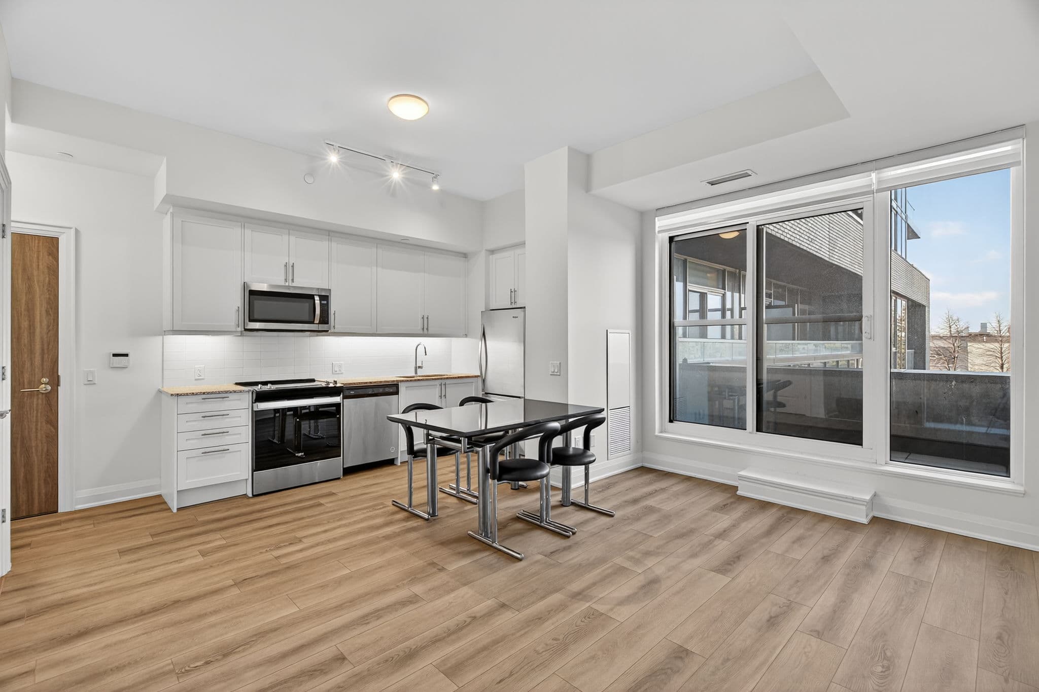 10 Gatineau Dr 208 Vaughan, ON L4L 0L2