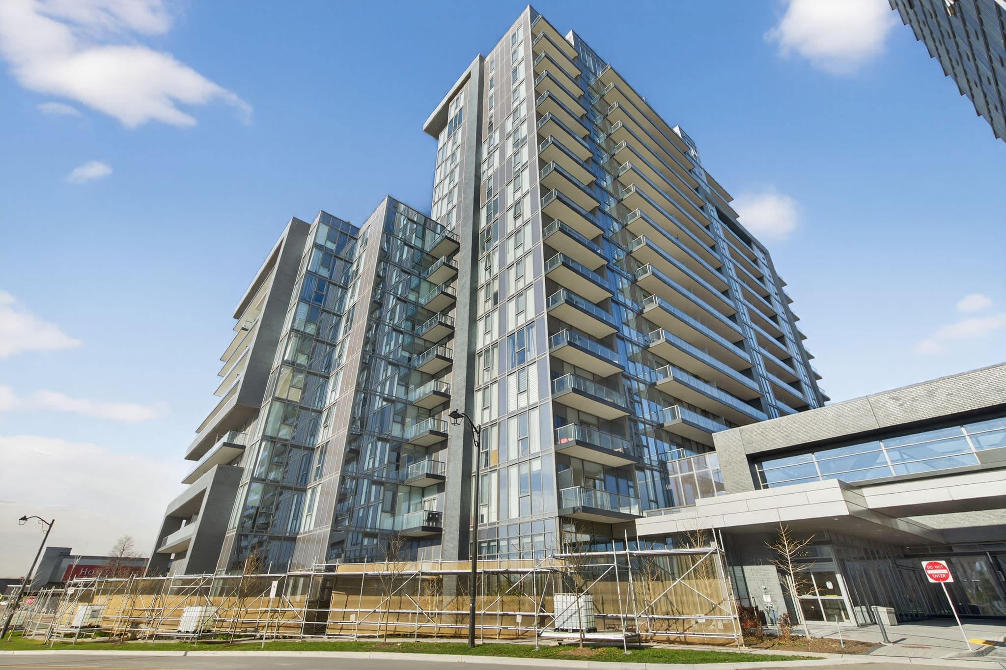 10 Gatineau Dr 208 Vaughan, ON L4L 0L2