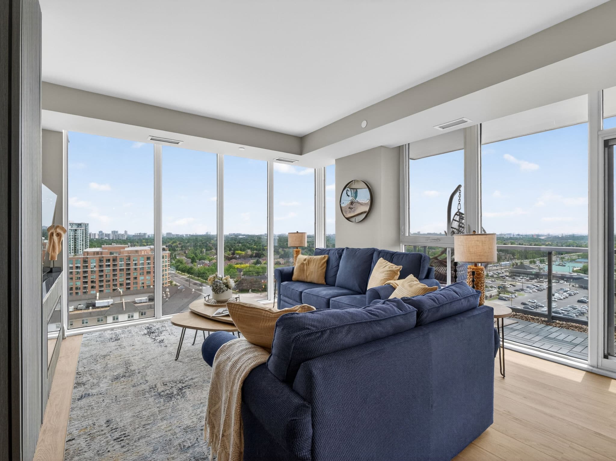 10 Gatineau Dr unit 1303 Vaughan, ON L4J 0L2