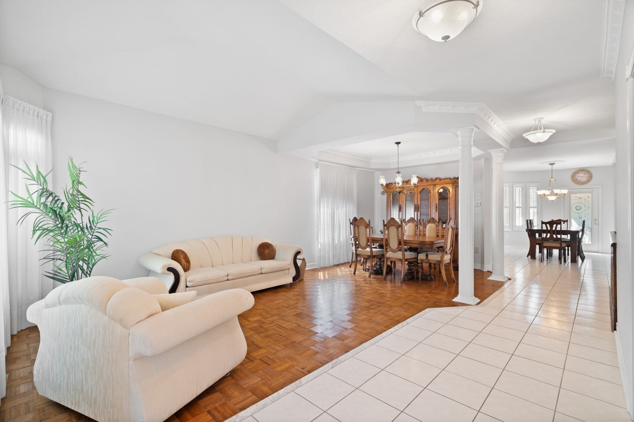 10 Kilmarnock Ave Vaughan, ON L6A 2G2