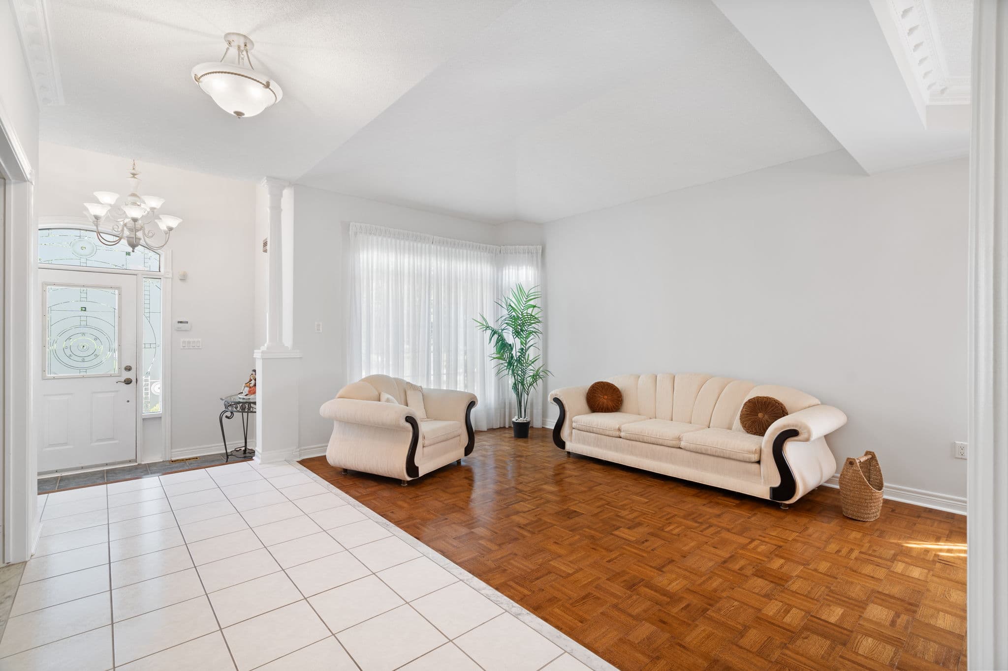 10 Kilmarnock Ave Vaughan, ON L6A 2G2