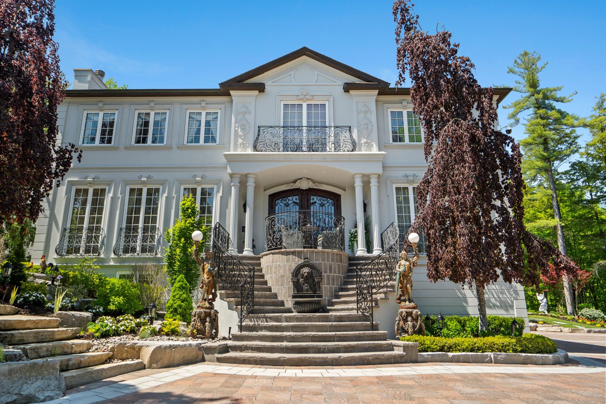 10 Marcus Ct Richmond Hill, ON L6A 1G2