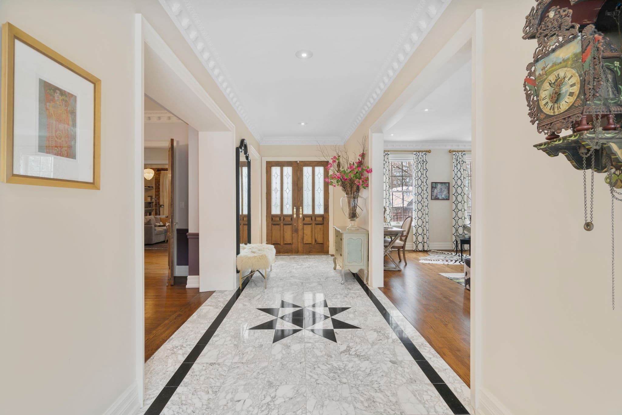 10 Pine Hill Rd Toronto, ON M4W 1P6
