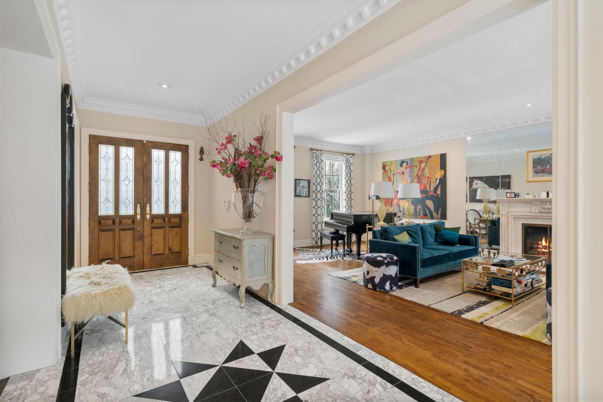 10 Pine Hill Rd Toronto, ON M4W 1P6