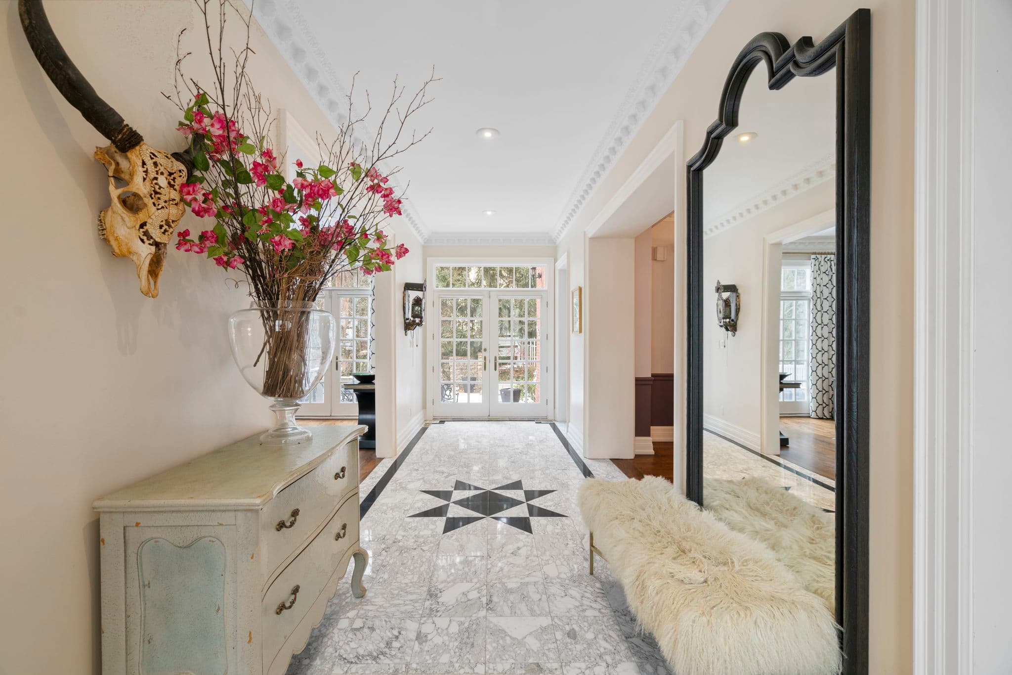 10 Pine Hill Rd Toronto, ON M4W 1P6