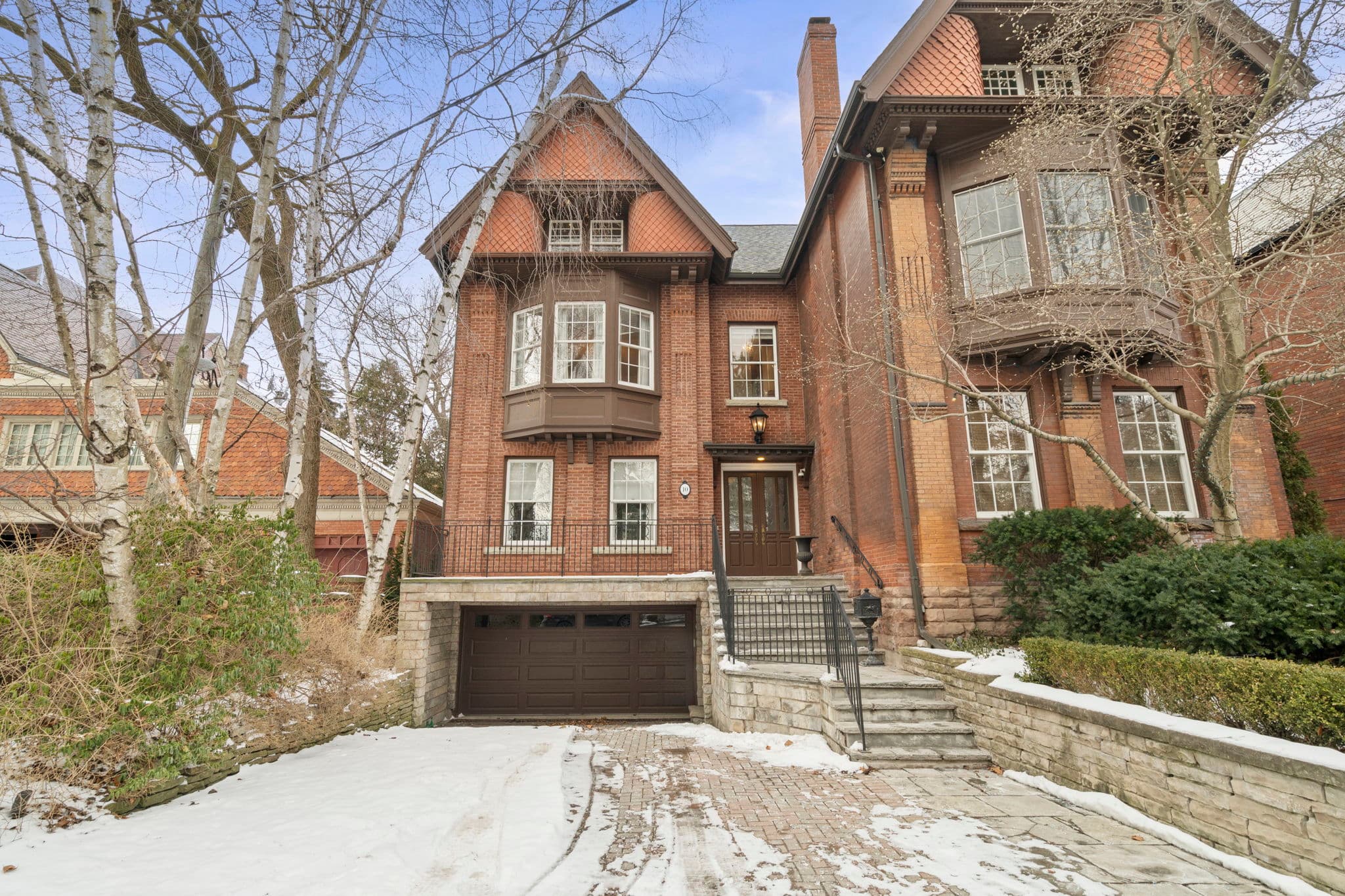 10 Pine Hill Rd Toronto, ON M4W 1P6
