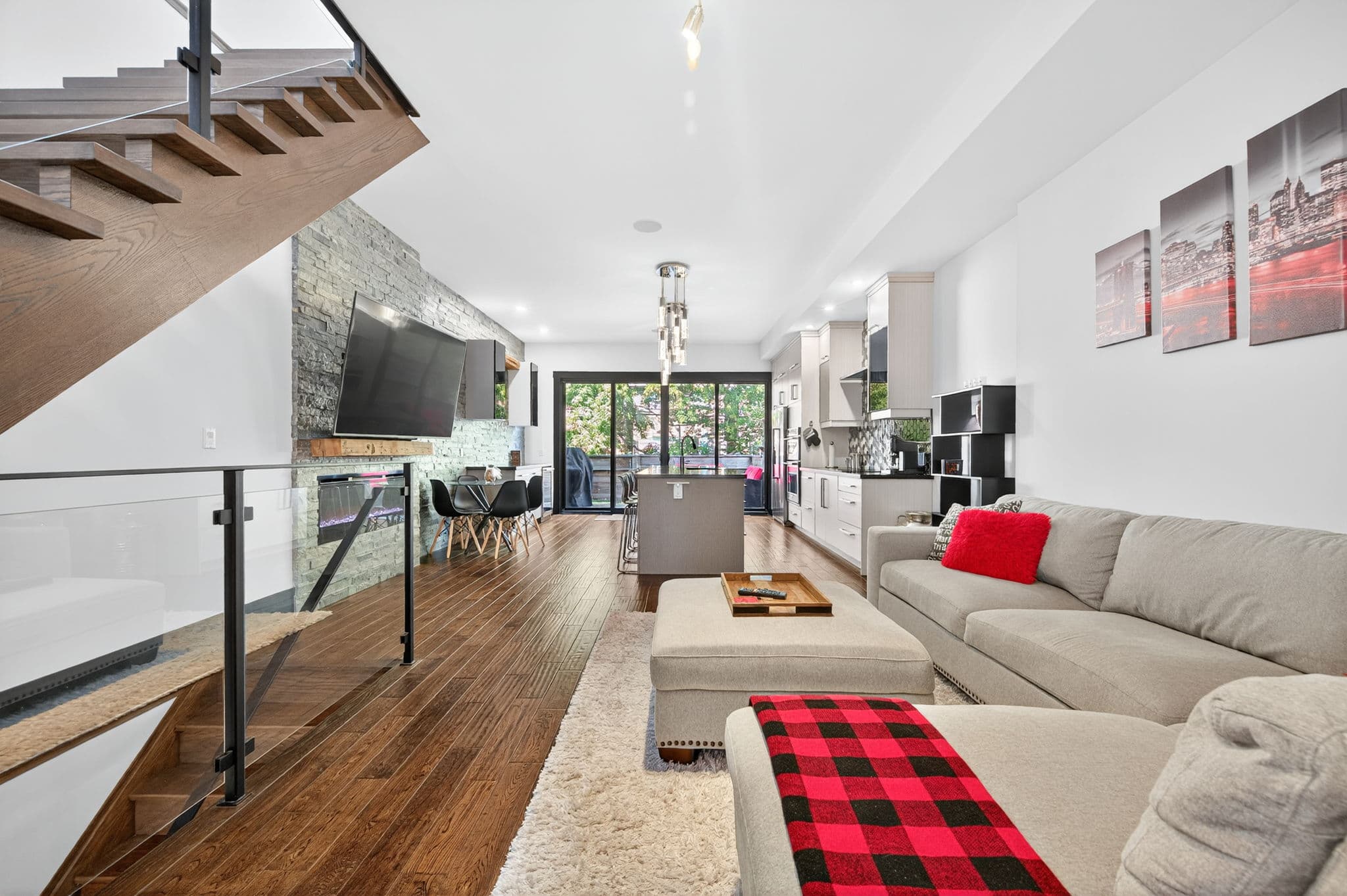 10 Rexford Rd Toronto, ON M6S 2M3