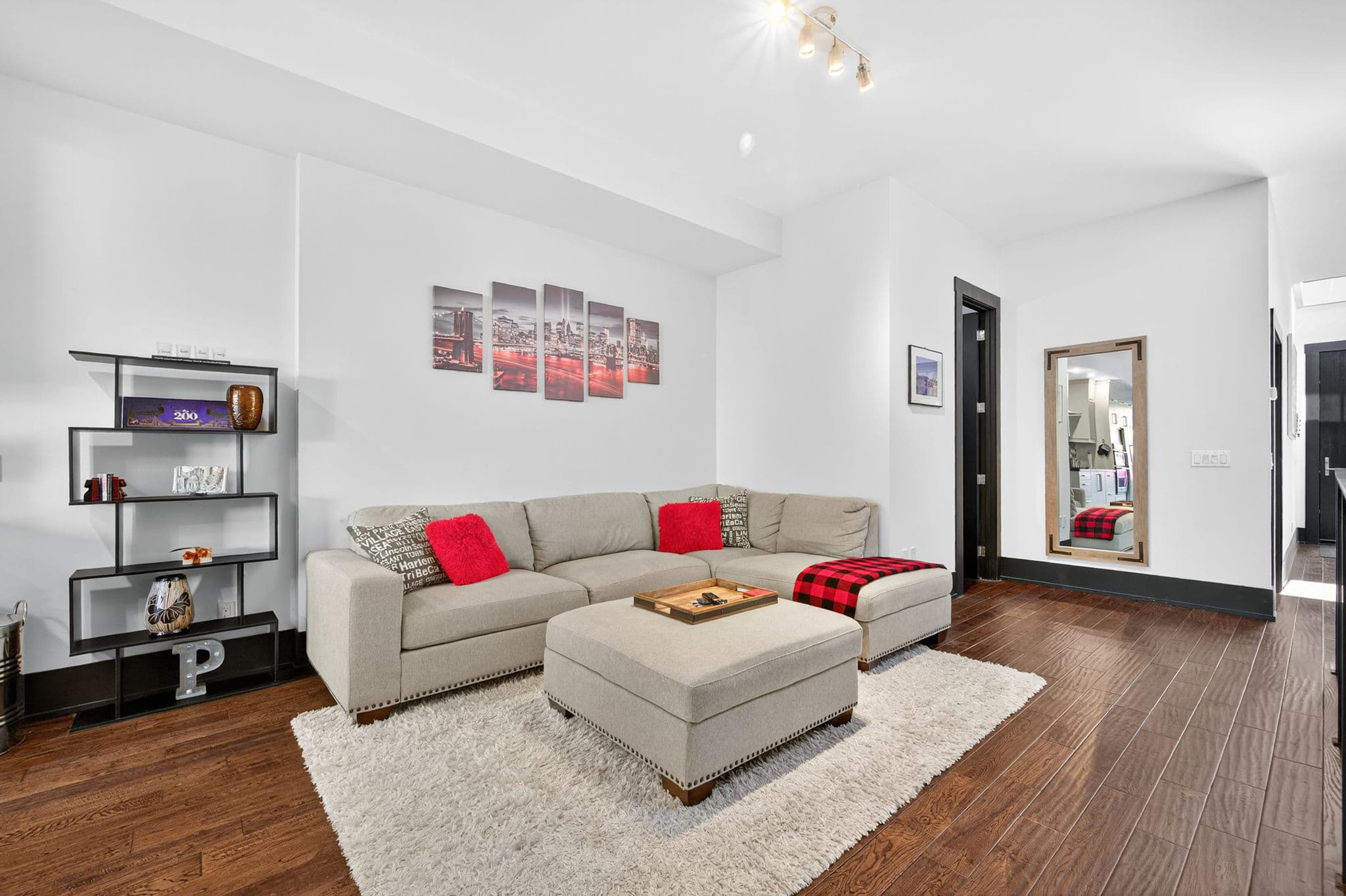 10 Rexford Rd Toronto, ON M6S 2M3