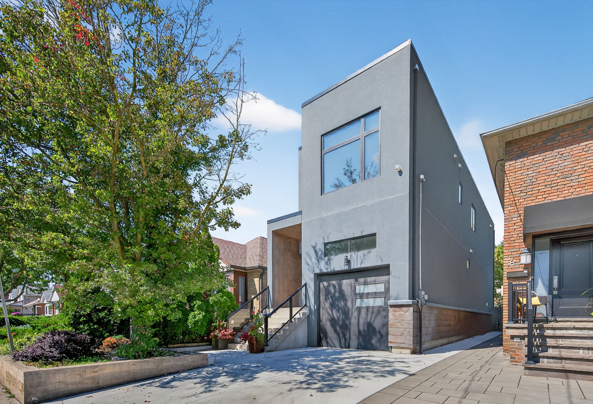 10 Rexford Rd Toronto, ON M6S 2M3