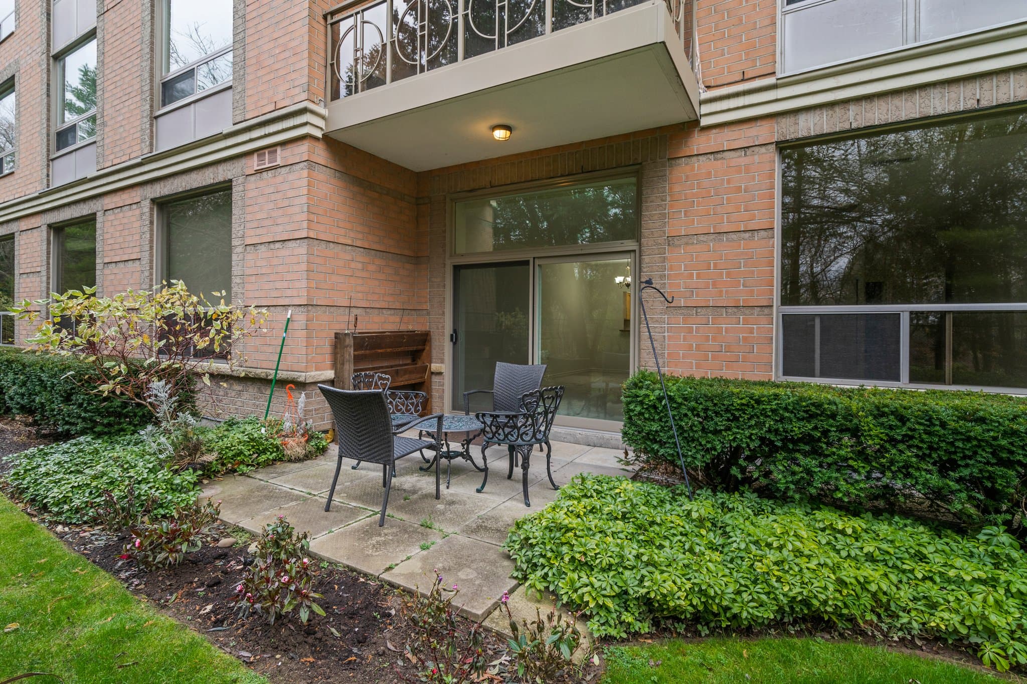 100 Burloak Dr Unit 1104 Burlington, ON L7L