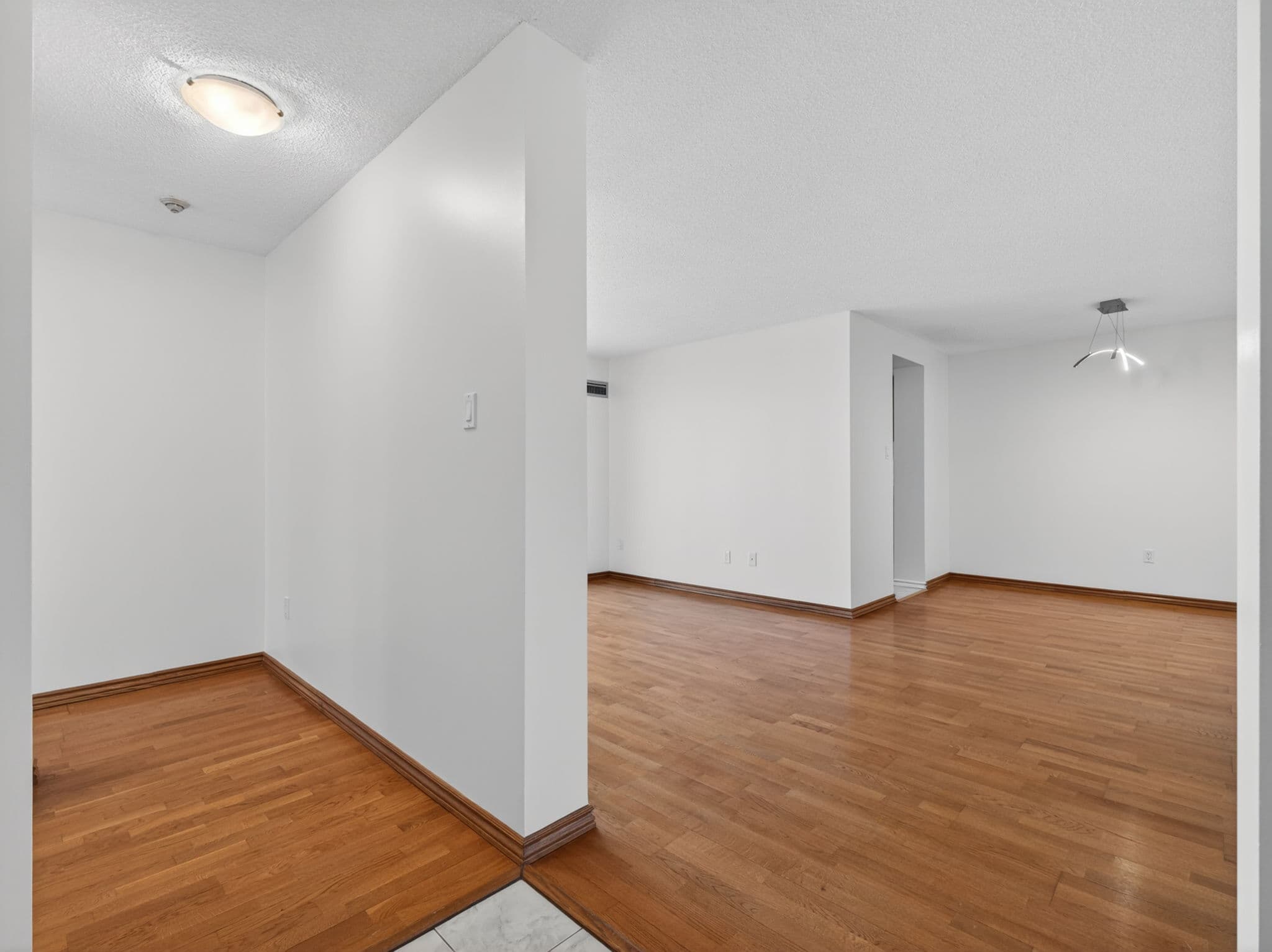 100 County Ct Blvd Unit 1201 Brampton, ON L6W 3X1