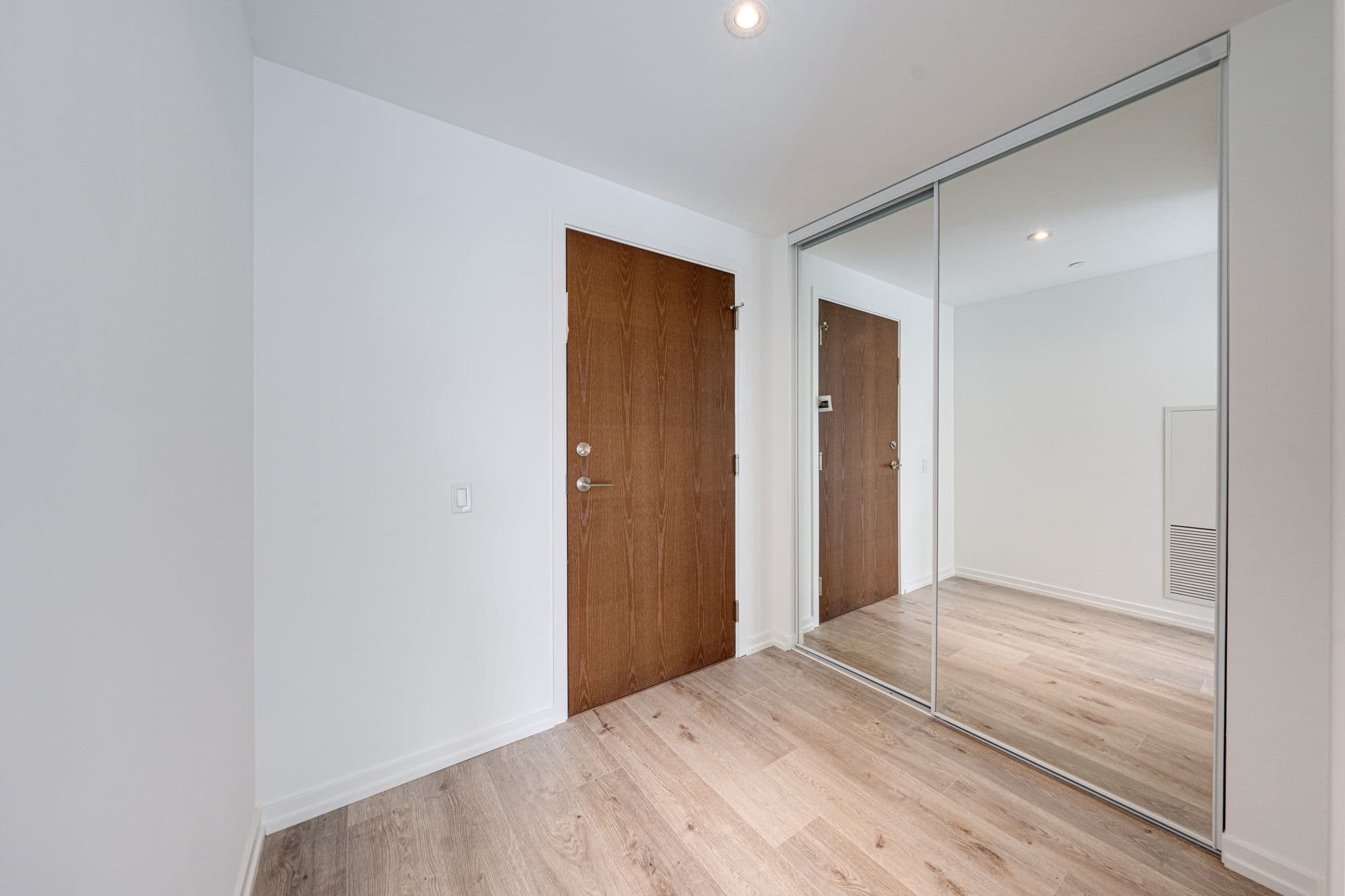 100 Portage Parkway Unit 4210 Vaughan, ON L4K 5K8
