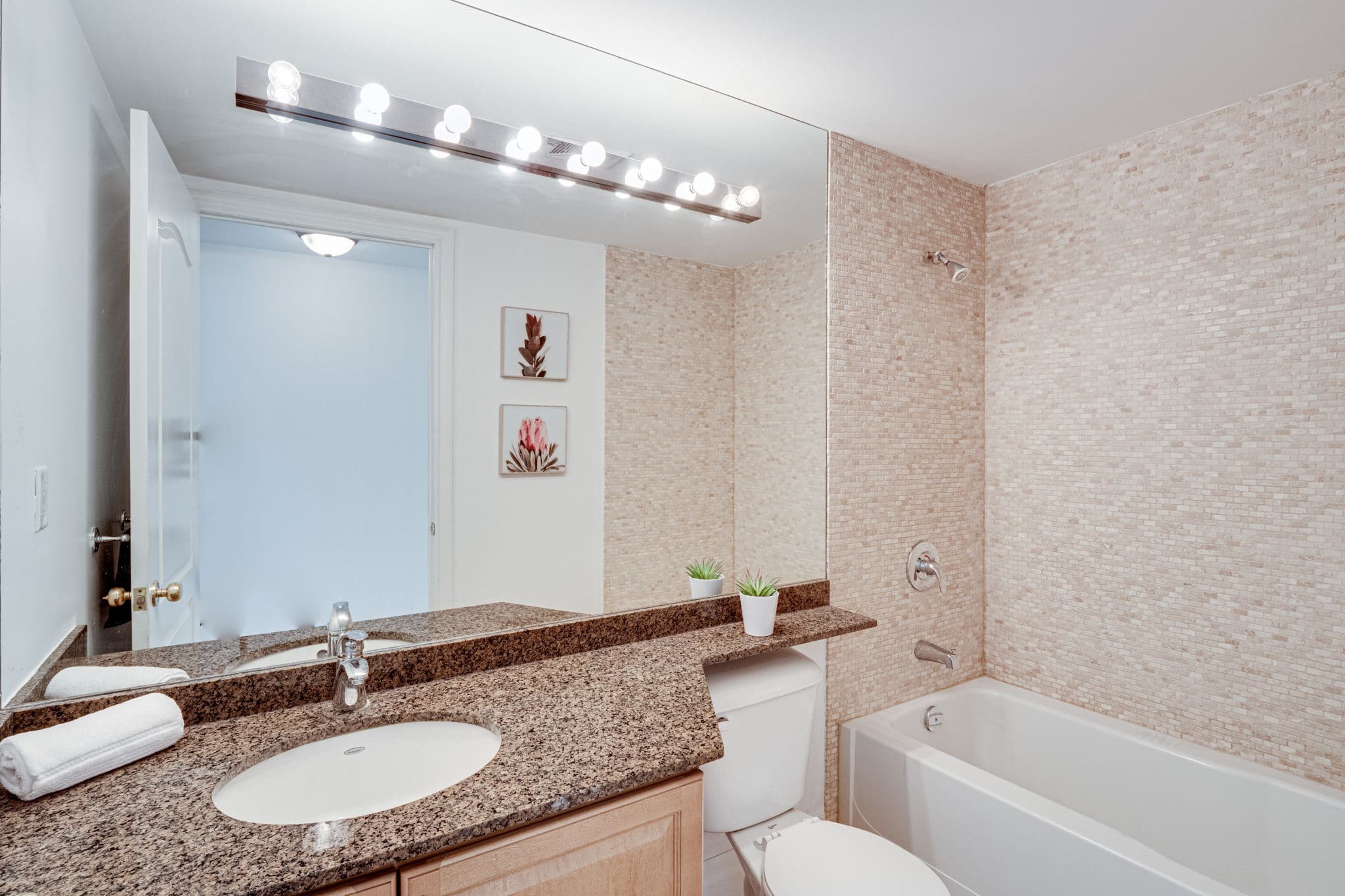 100 Promenade Cir 210 Vaughan, ON L4J 7W7