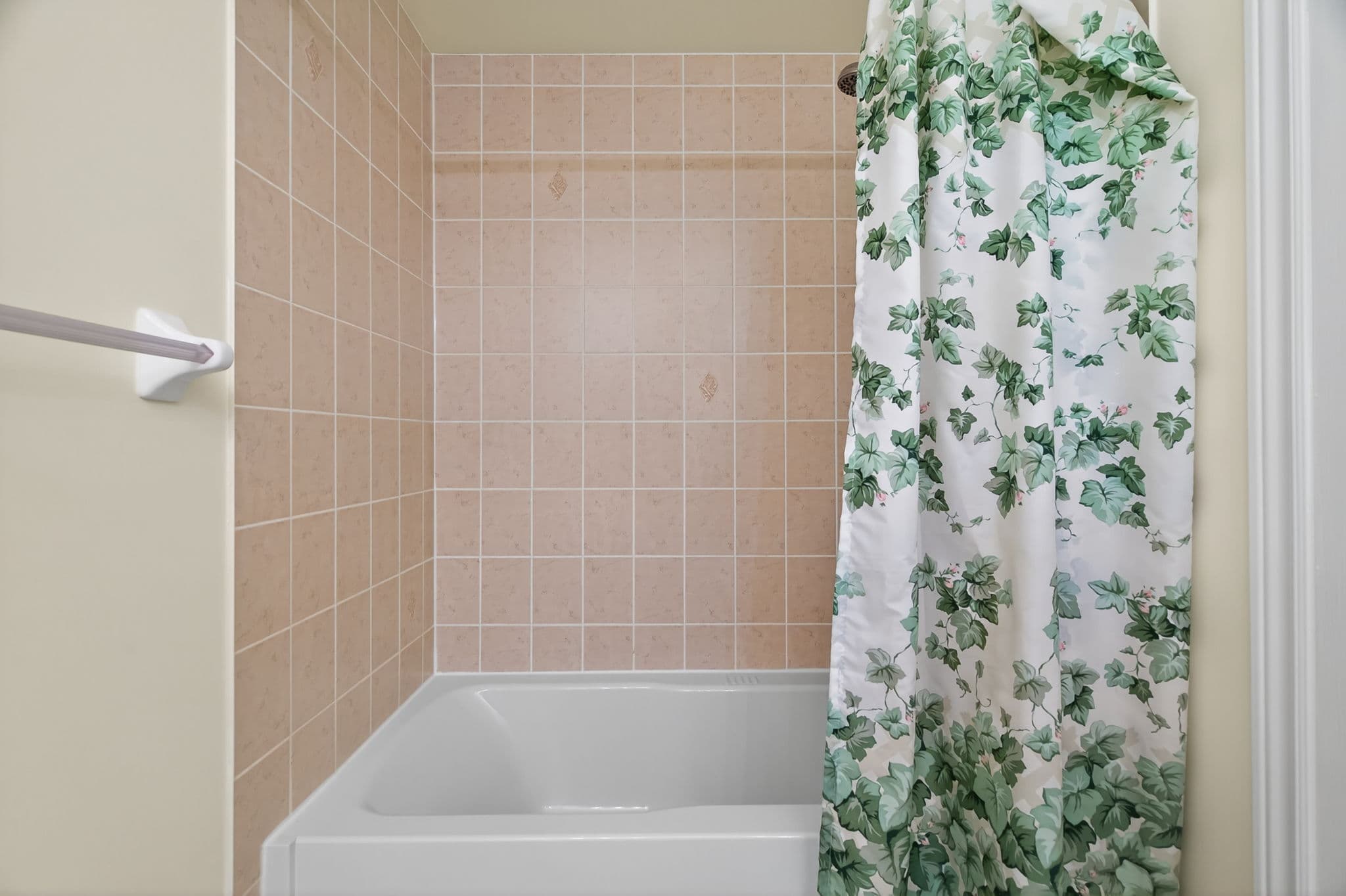 100 Promenade Cir Unit 707 Vaughan, ON L4J 7W7